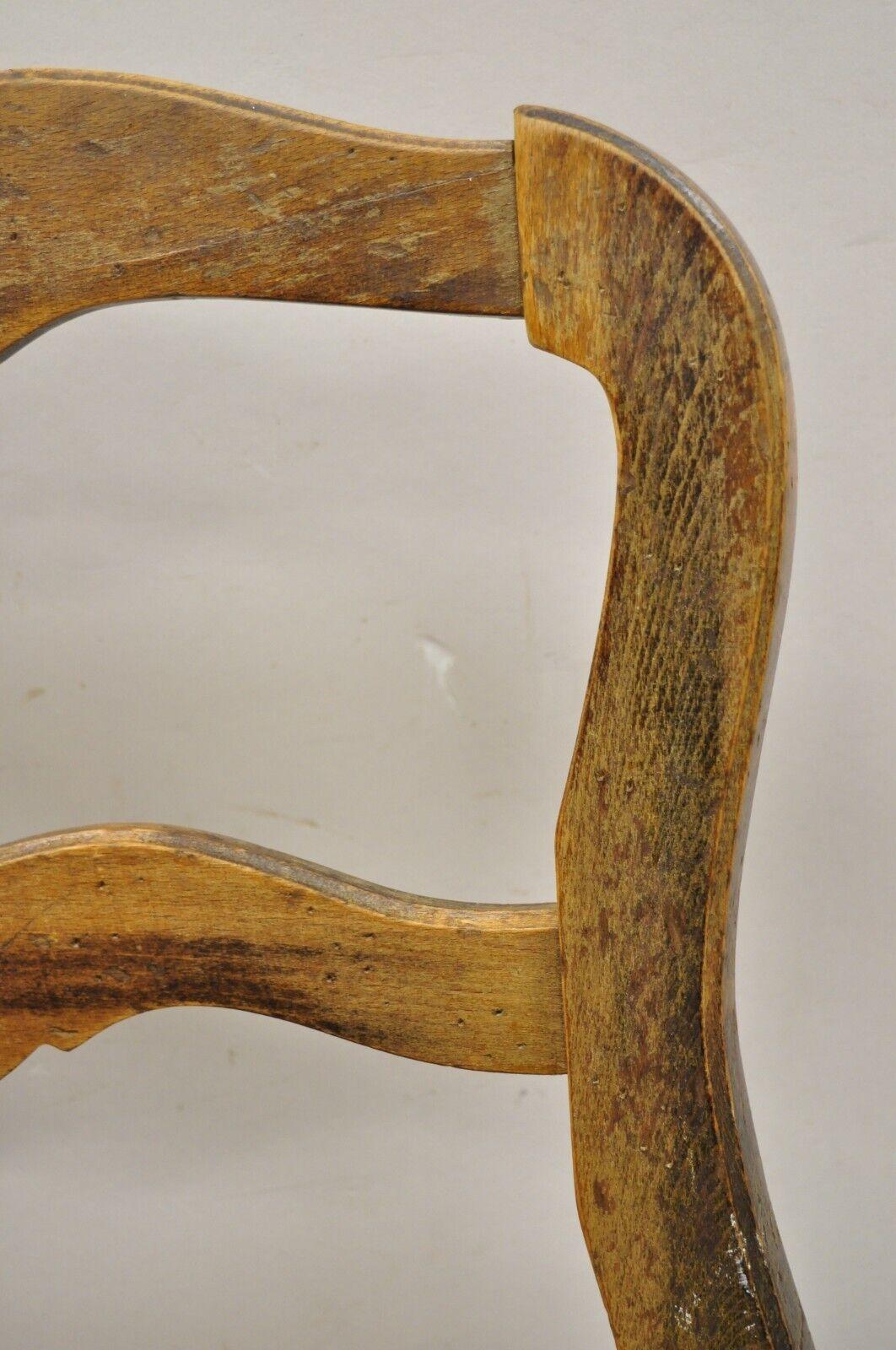 Esszimmerstuhl mit Leiterrückenlehne und Binsensitz aus französischem Vintage-Holz im Used-Stil im Angebot 2