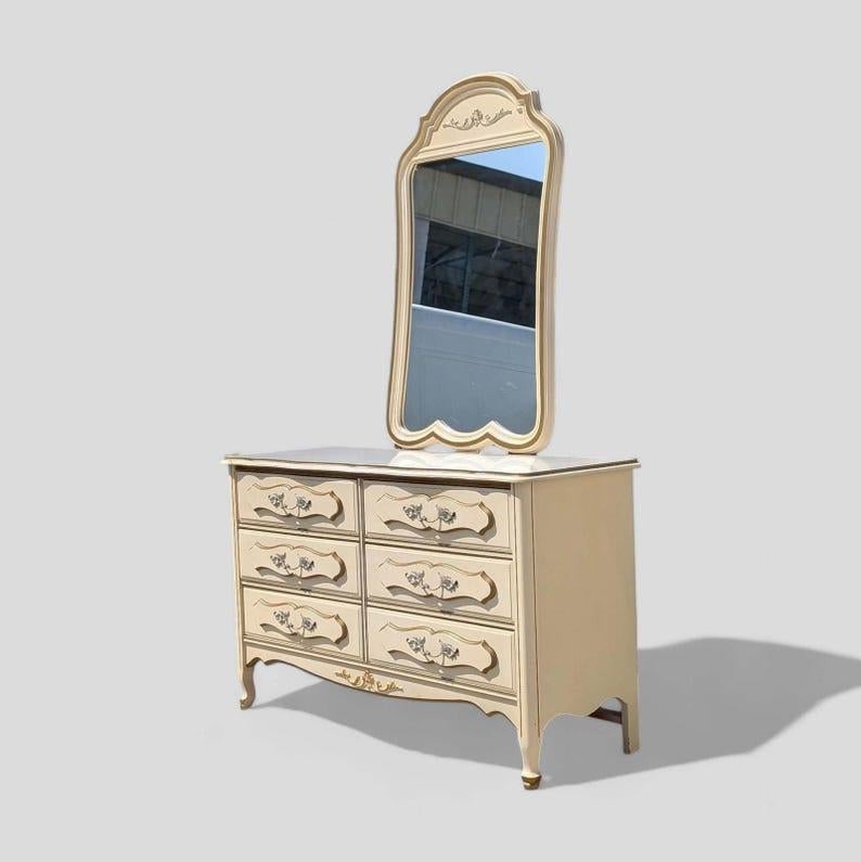 Vintage French Provincial Dresser c.1970s, Six Drawers, White, Laminate, Bedroom For Sale 4