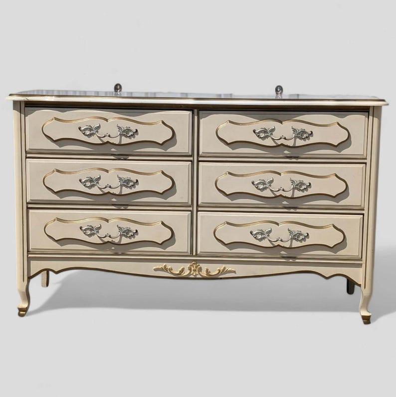 Unknown Vintage French Provincial Dresser c.1970s, Six Drawers, White, Laminate, Bedroom For Sale