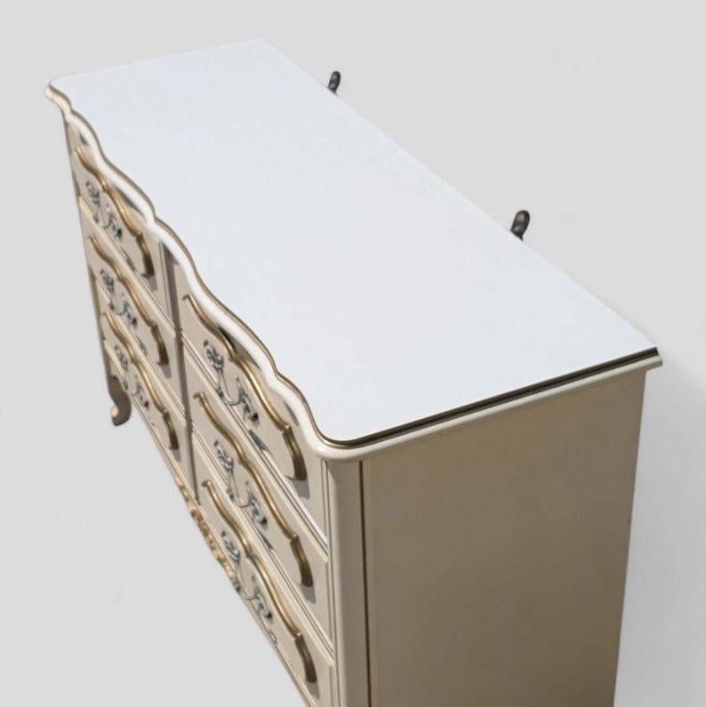 Vintage French Provincial Dresser c.1970s, Six Drawers, White, Laminate, Bedroom In Good Condition For Sale In Rancho Cucamonga, CA