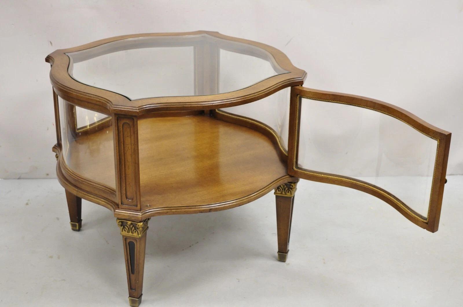 Vintage French Provincial Fruit Wood Curved Glass One Door Display Side Table. Circa Late 20th Century. Measurements: 24.5
