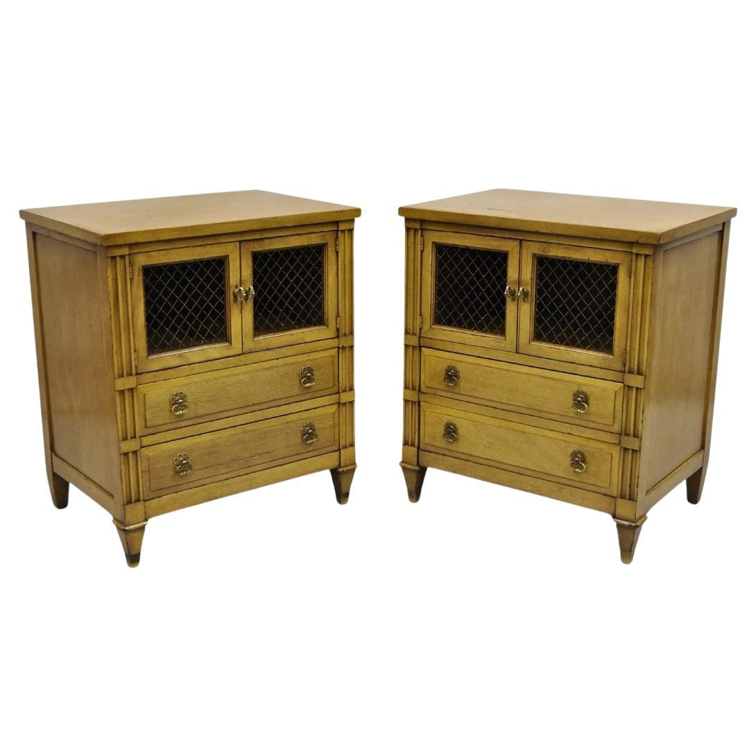 Mesillas de noche Vintage French Provincial Hollywood Regency - un par