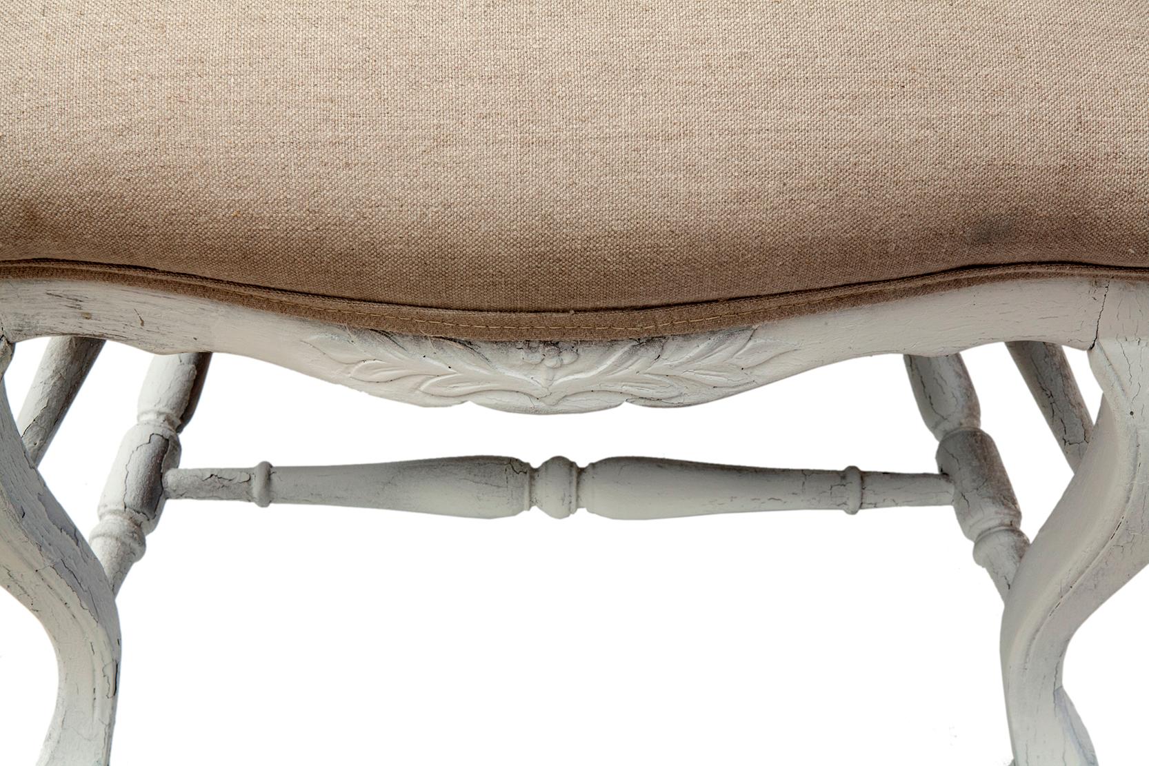 Sedie con schienale a scaletta della provincia francese vintage con seduta in lino; una coppia in vendita 3