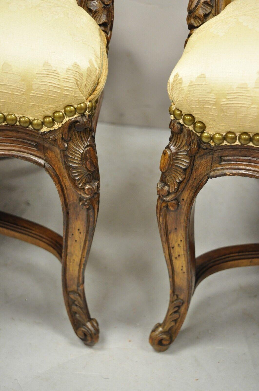 Vintage Französisch Provincial Louis XV Landhausstil Lounge Stühle - ein Paar (Stoff) im Angebot