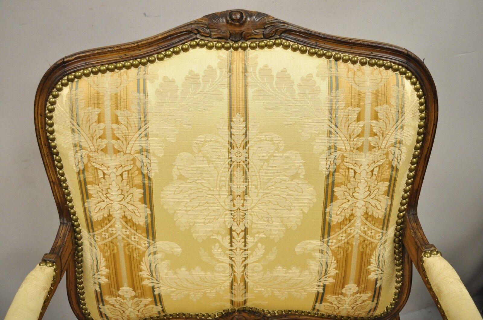 Vieille paire de chaises longues provinciales Louis XV de style country en vente 2