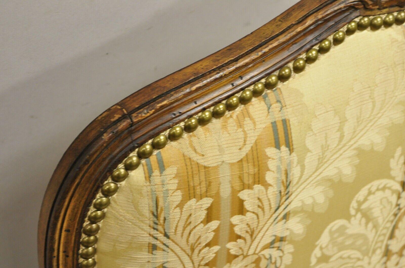 Vieille paire de chaises longues provinciales Louis XV de style country en vente 4