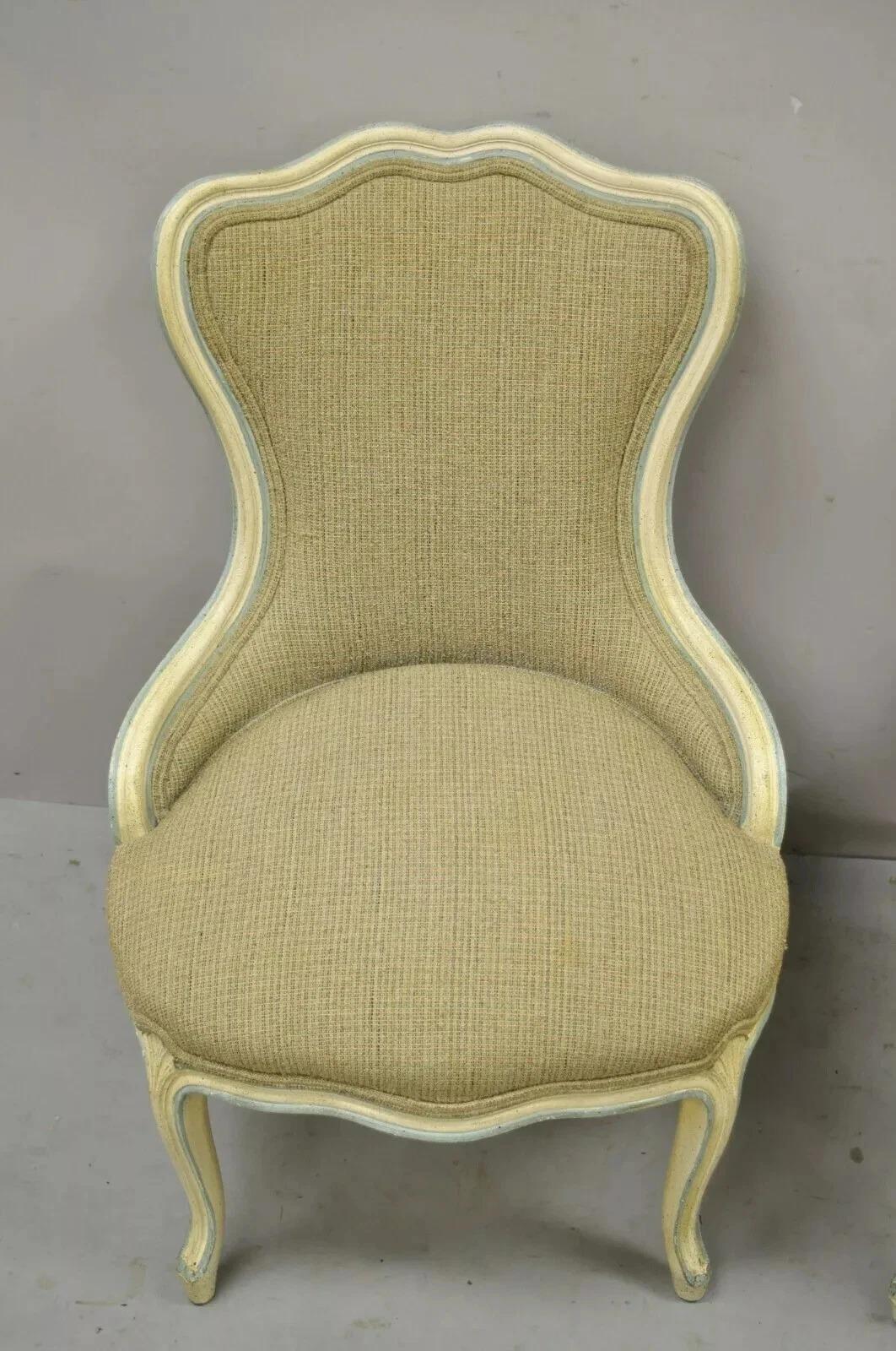 Paire de fauteuils pantoufles de boudoir bleu crème de style provincial français Louis XV Bon état - En vente à Philadelphia, PA
