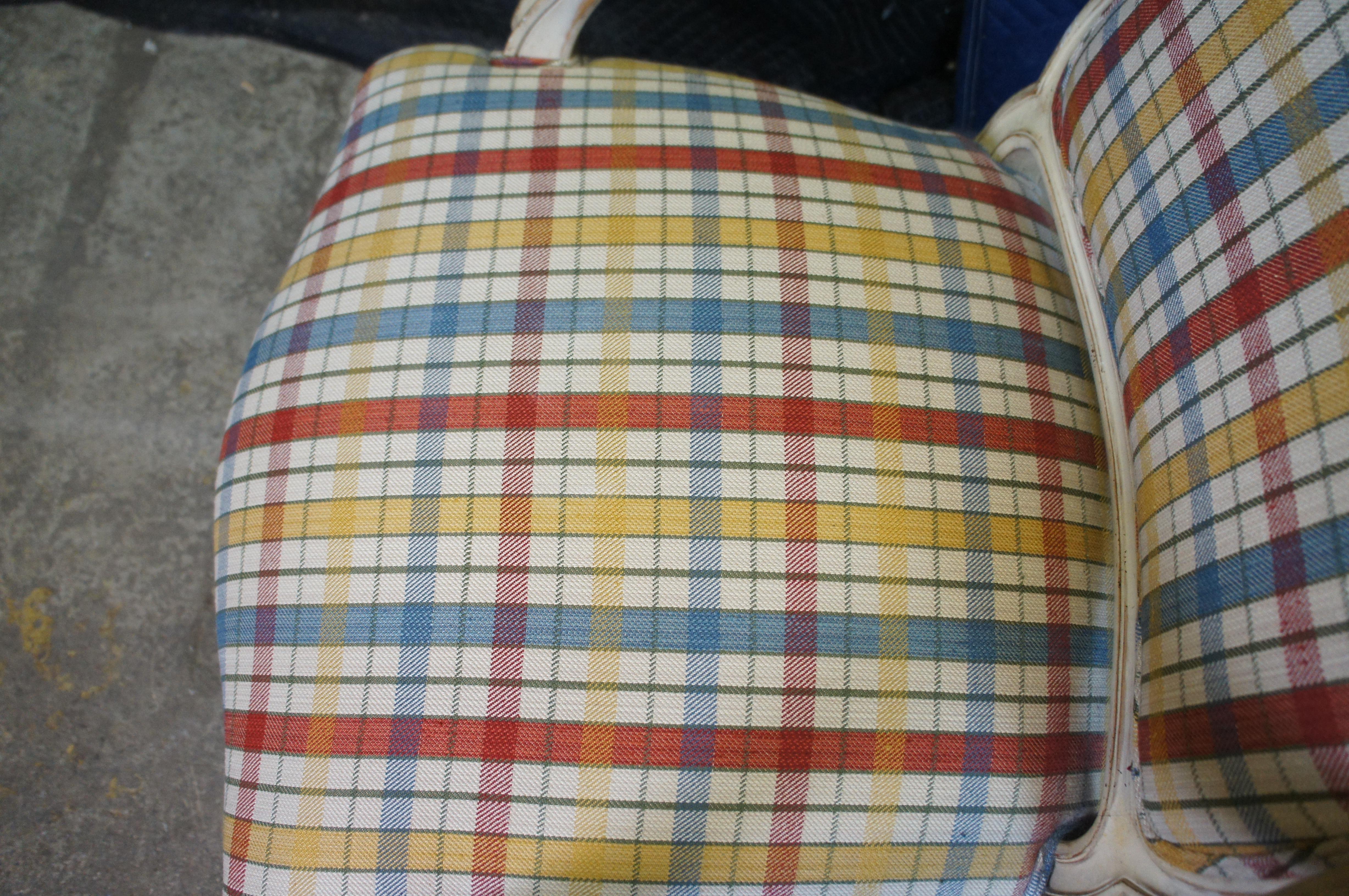 Fauteuil de bibliothèque à carreaux Louis XV provincial français vintage en vente 5