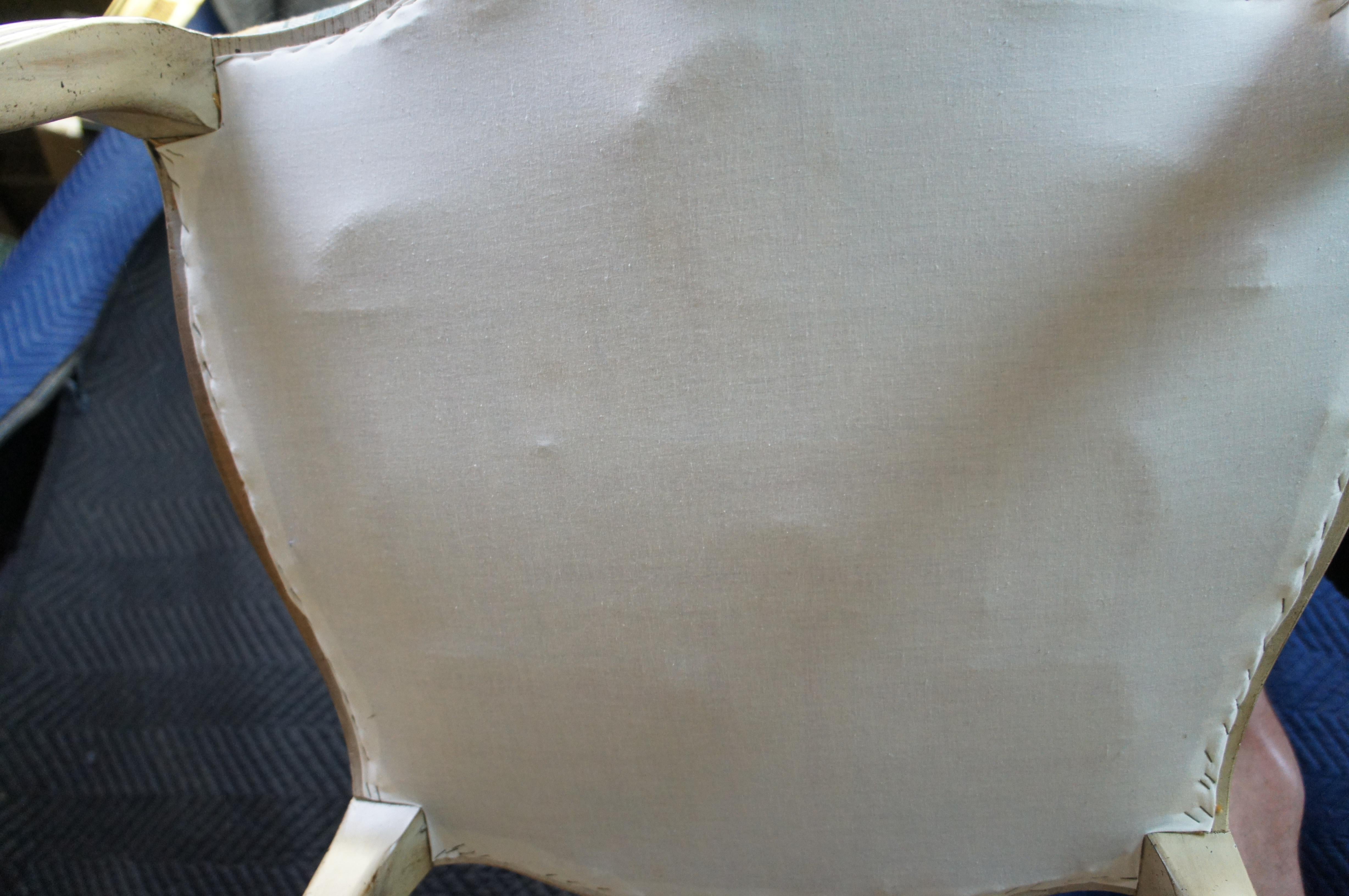 Fauteuil de bibliothèque à carreaux Louis XV provincial français vintage en vente 6