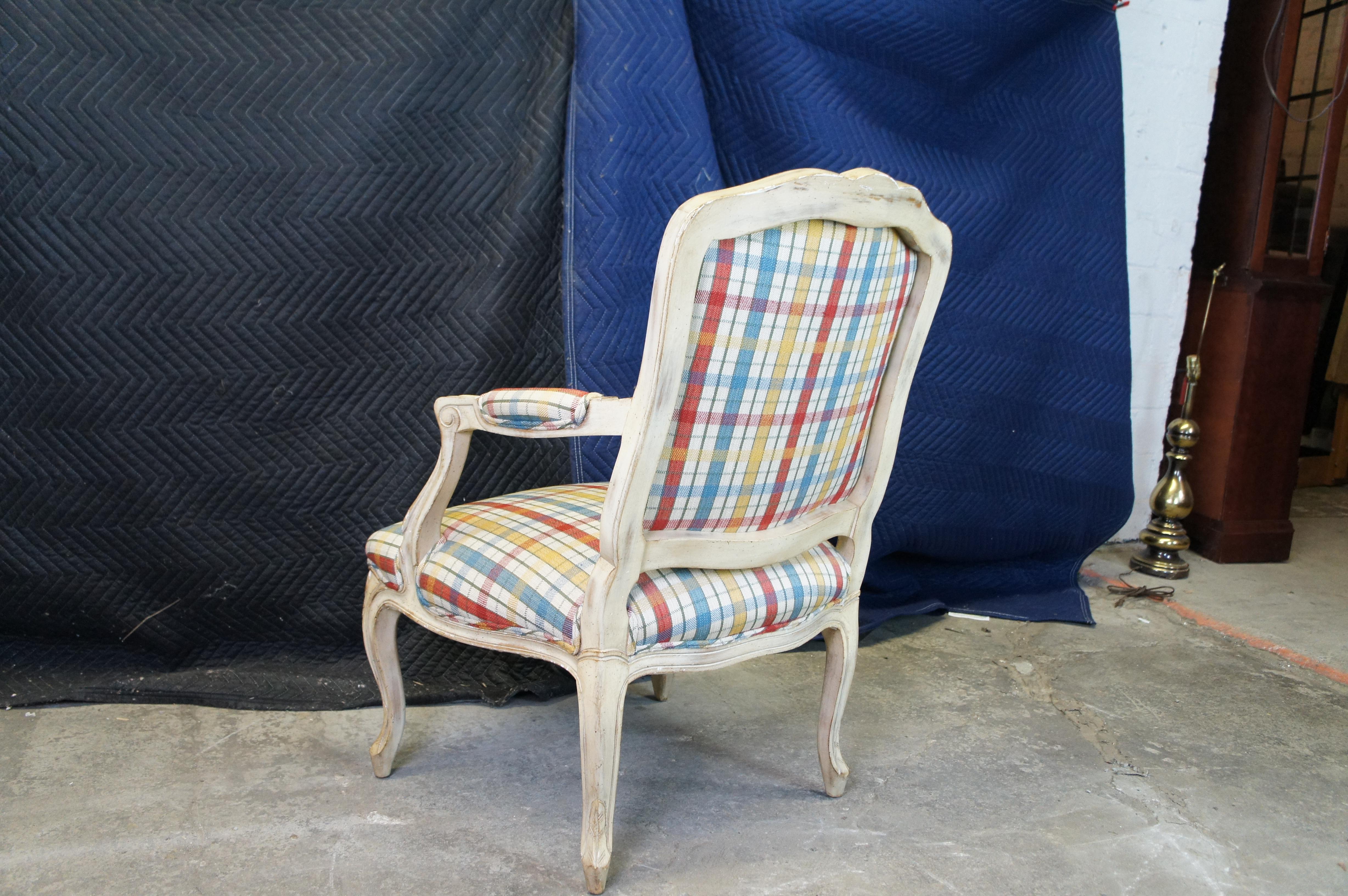 Fauteuil de bibliothèque à carreaux Louis XV provincial français vintage en vente 1
