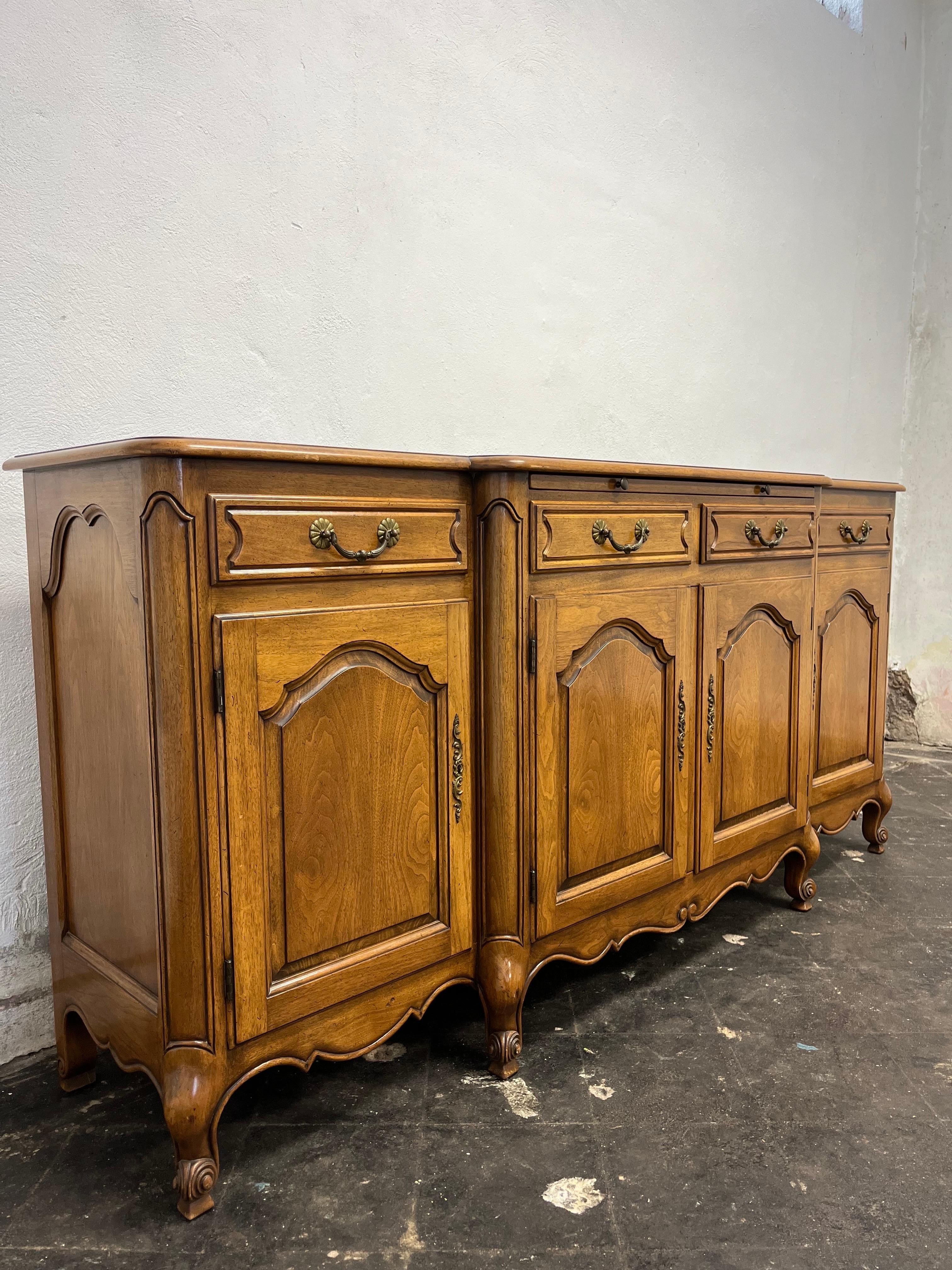 Servidor buffet vintage estilo Luis XV provincial francés Bodart Estadounidense en venta