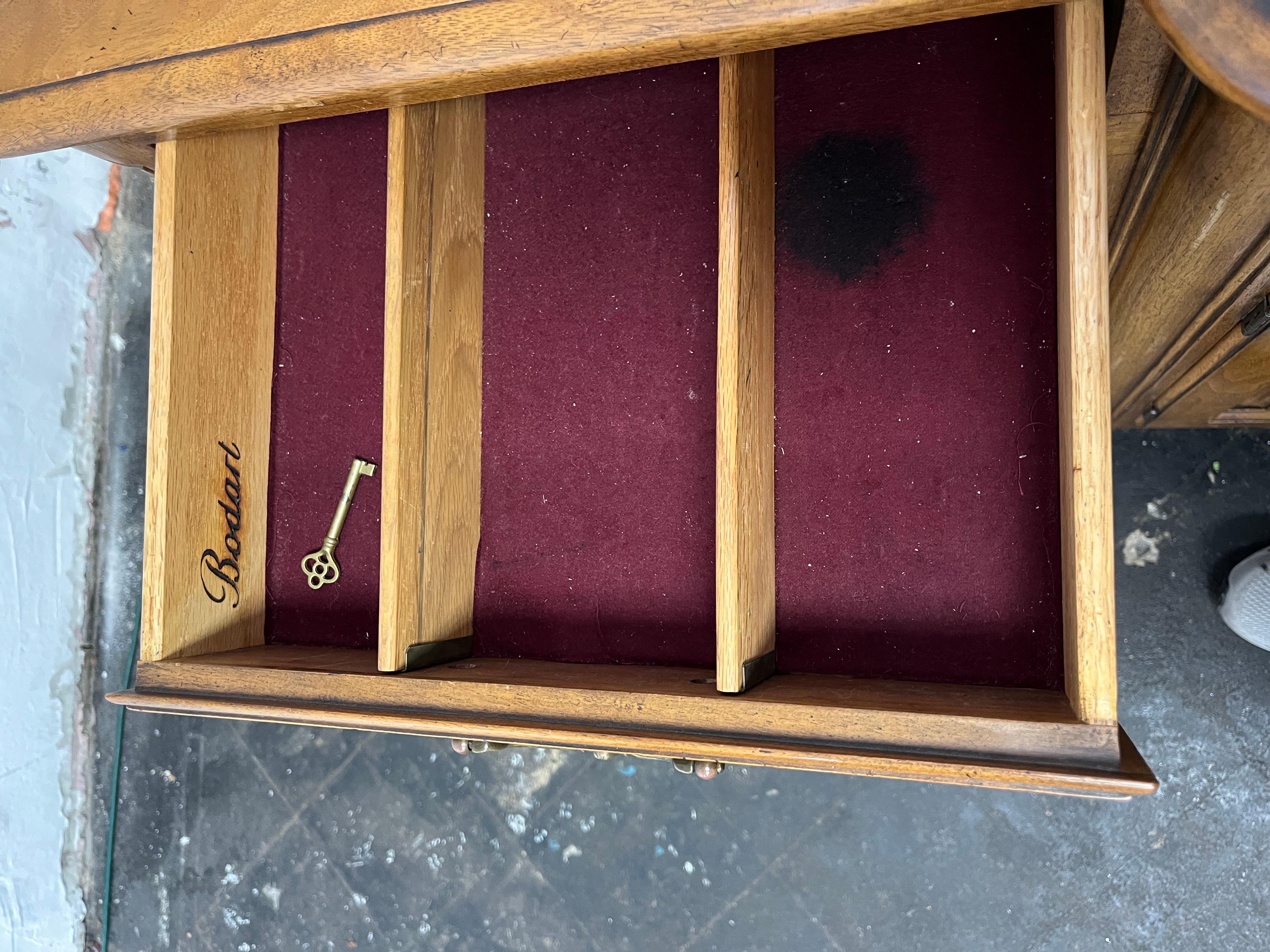 Servidor buffet vintage estilo Luis XV provincial francés Bodart en venta 3