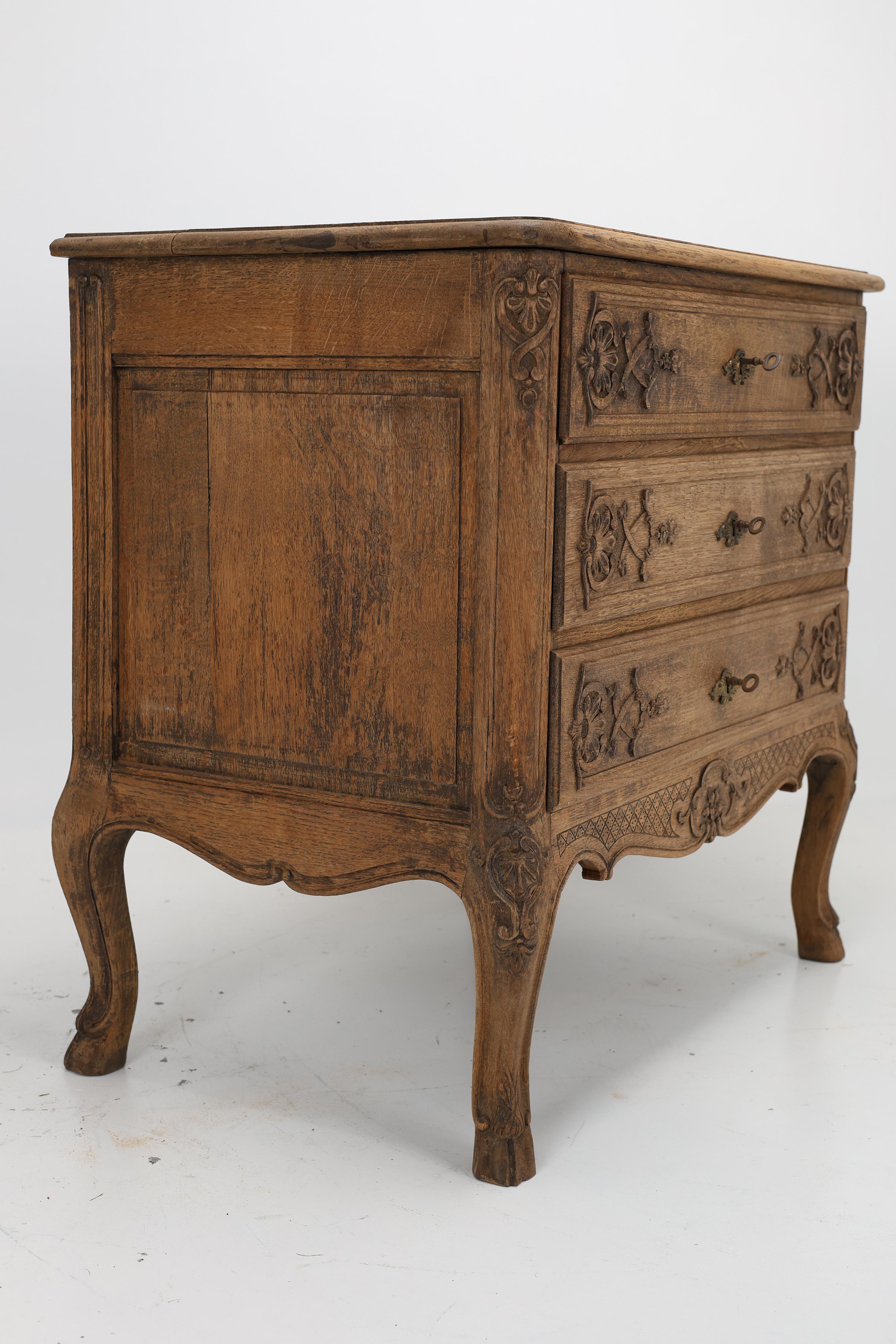 Vintage French Provincial Louis XV Style Carved Chest of Drawers For Sale 6
