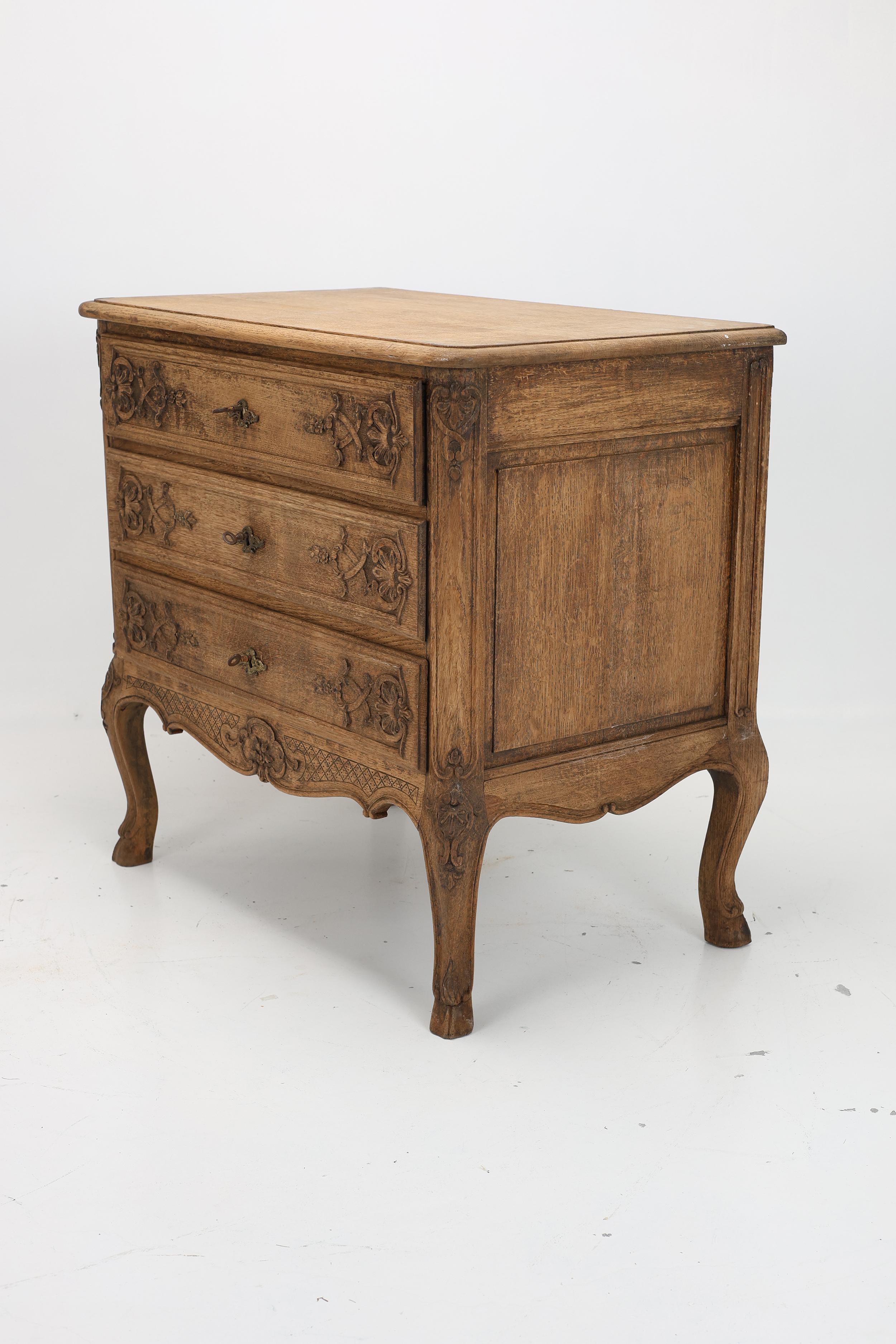 Oak Vintage French Provincial Louis XV Style Carved Chest of Drawers For Sale