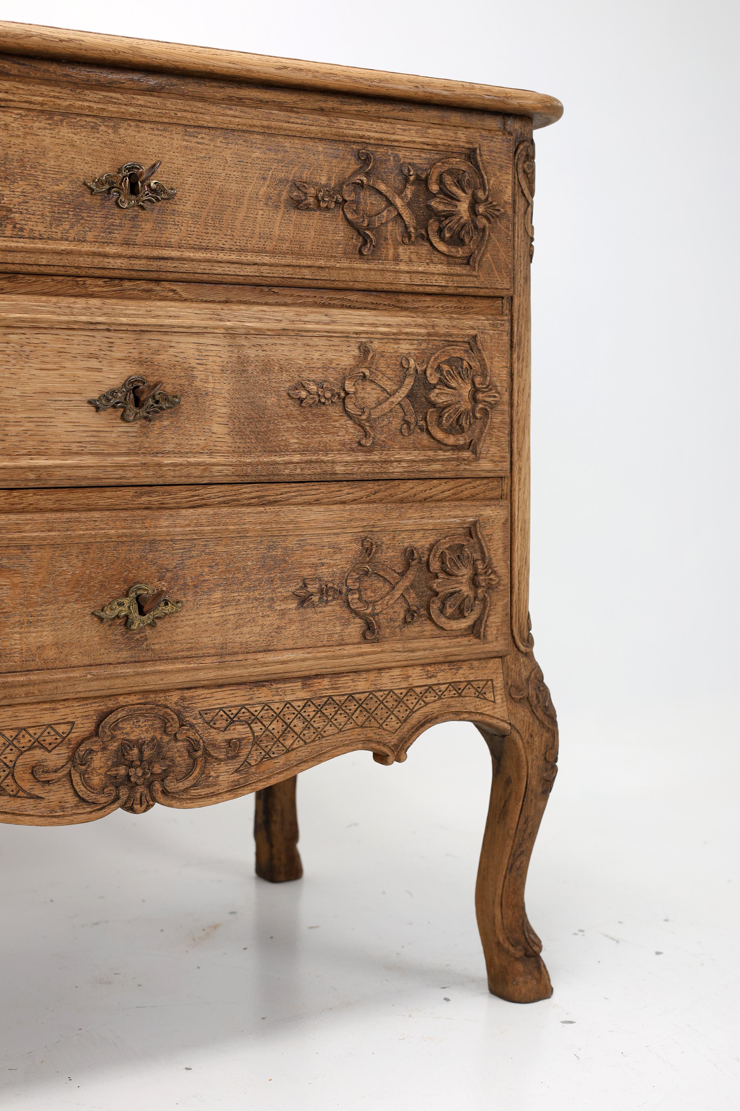 Vintage French Provincial Louis XV Style Carved Chest of Drawers For Sale 1