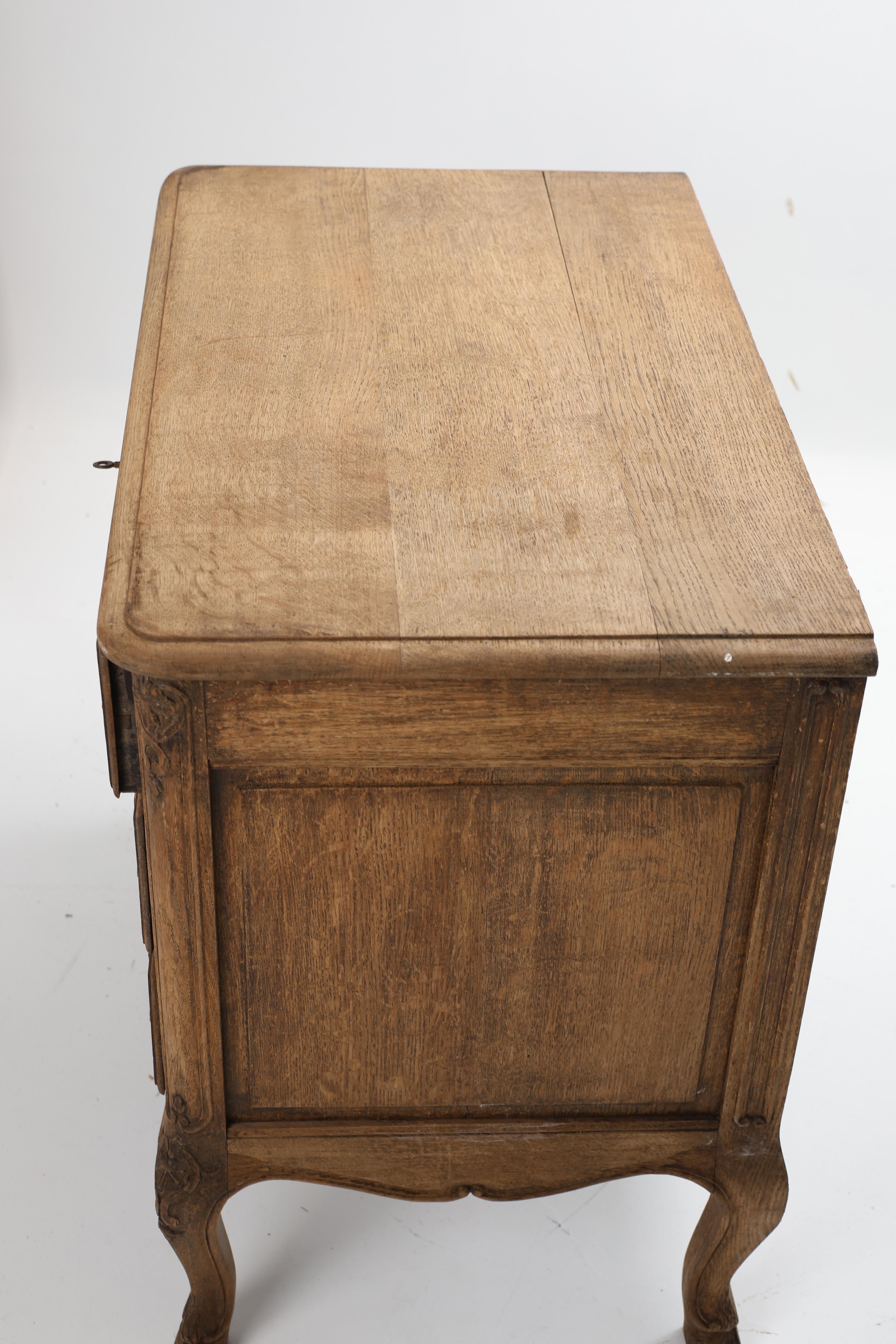 Vintage French Provincial Louis XV Style Carved Chest of Drawers For Sale 3