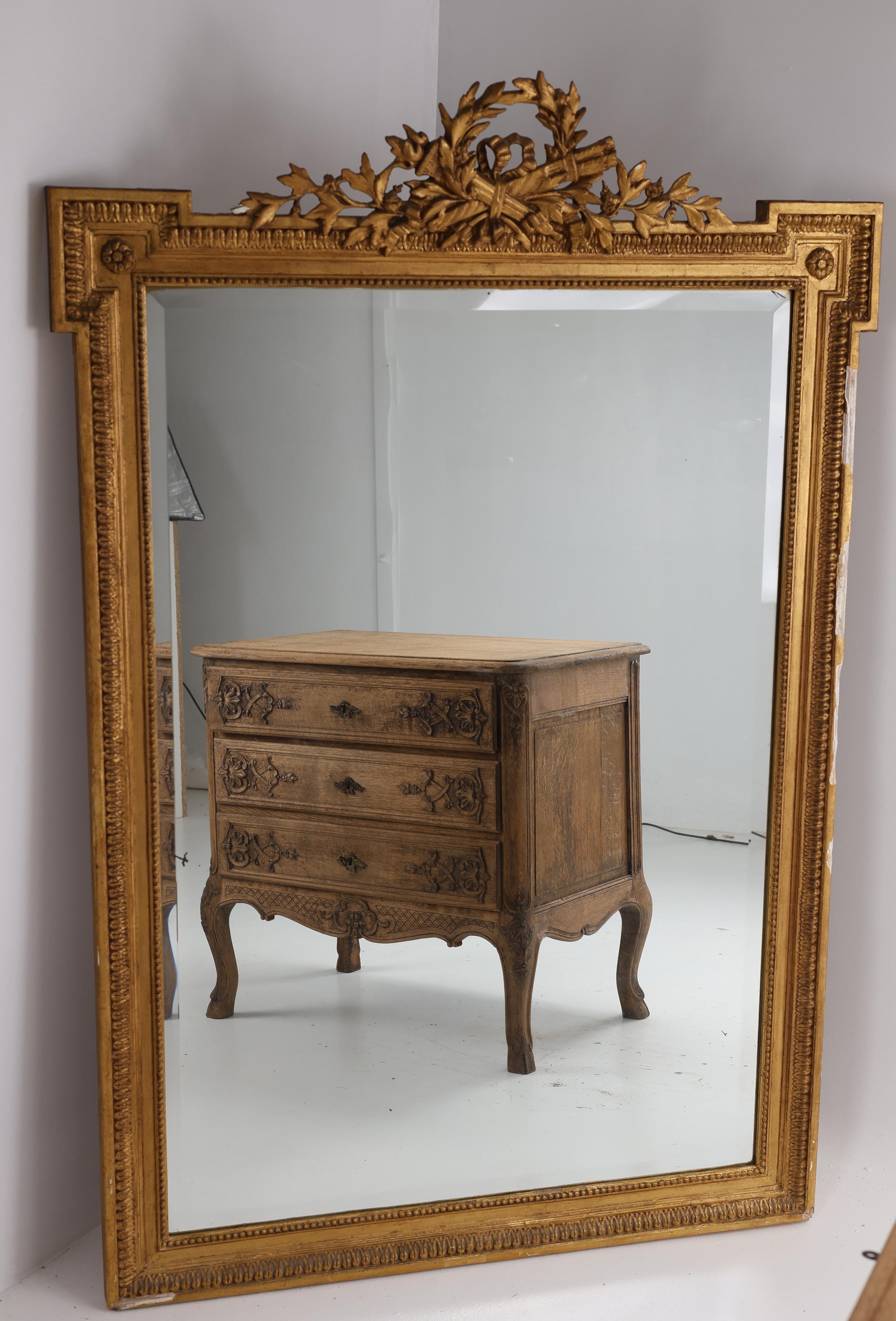 Vintage French Provincial Louis XV Style Carved Chest of Drawers For Sale 4