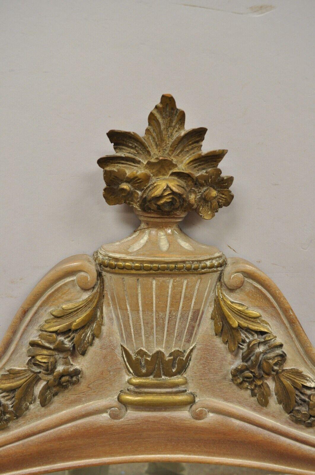 Specchio da parete con console in legno intagliato in stile Luigi XV In condizioni buone in vendita a Philadelphia, PA