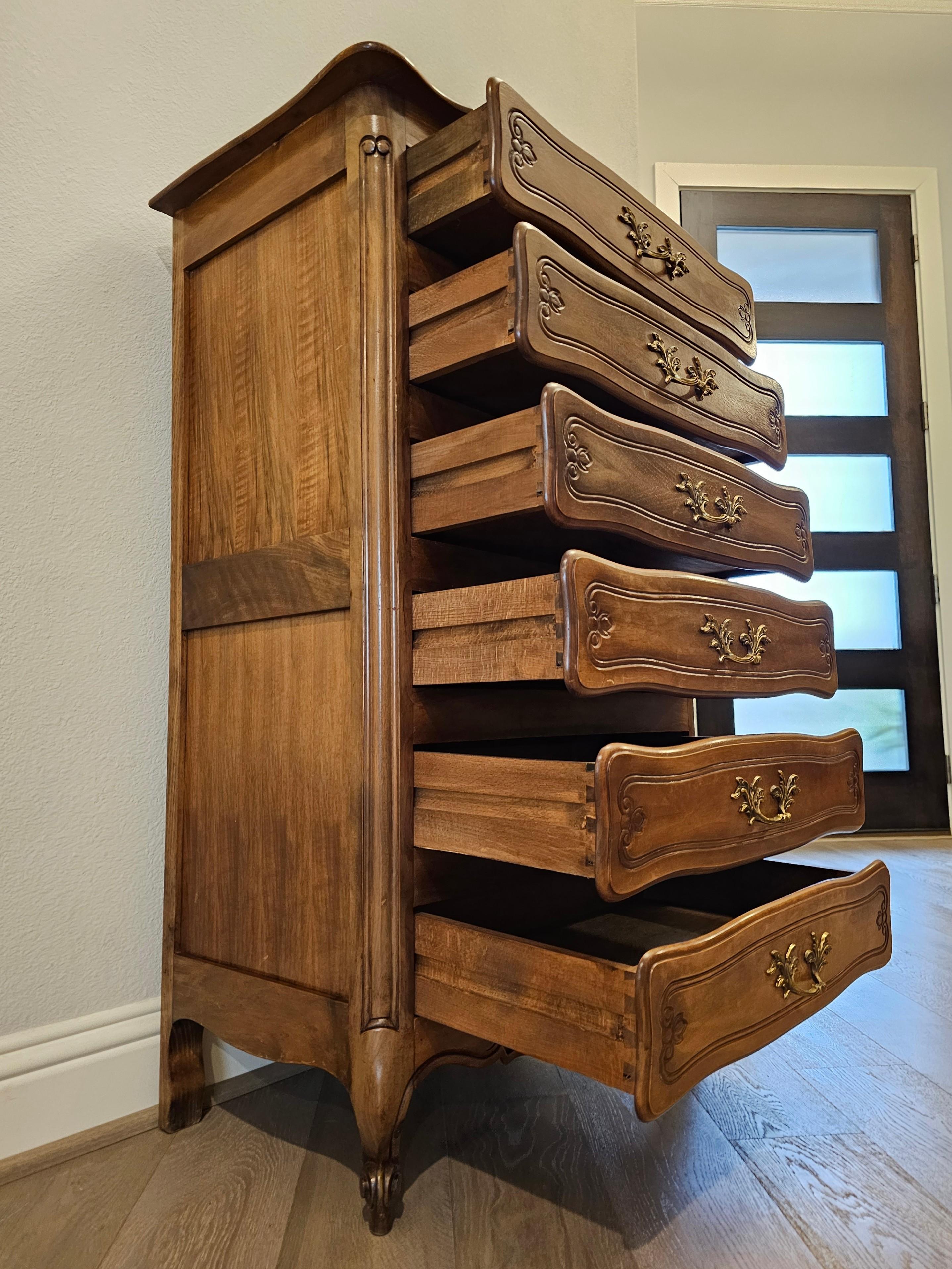 Vintage French Provincial Louis XV Style Chest of Drawers For Sale 4