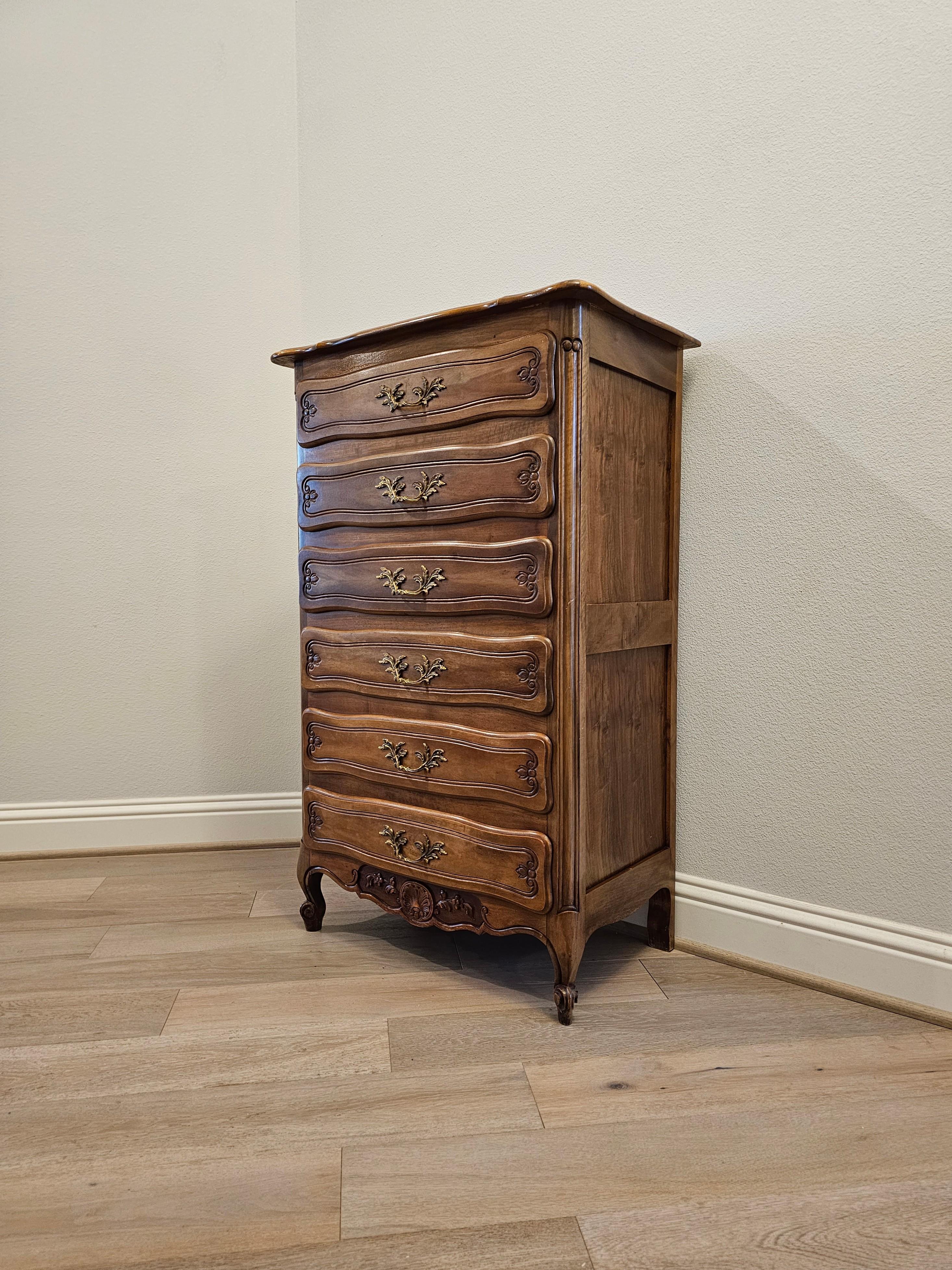 Vintage French Provincial Louis XV Style Chest of Drawers For Sale 1