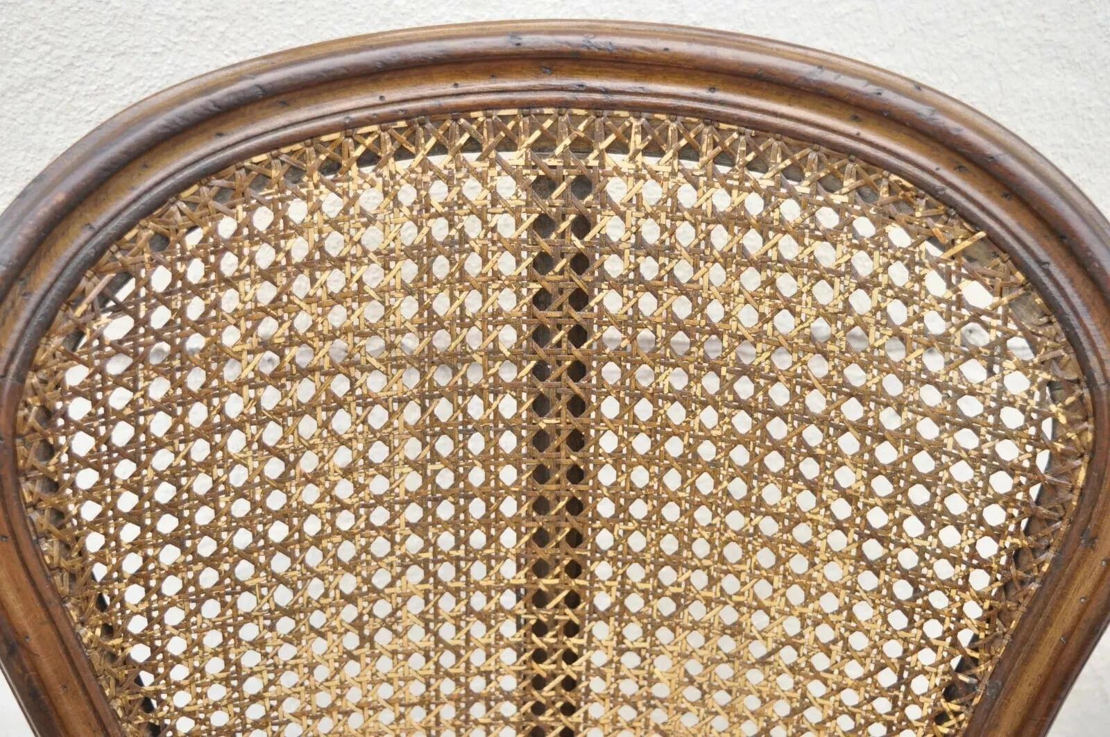 Chaises d'appoint en noyer de style Louis XV - Lot de 6 en vente 5