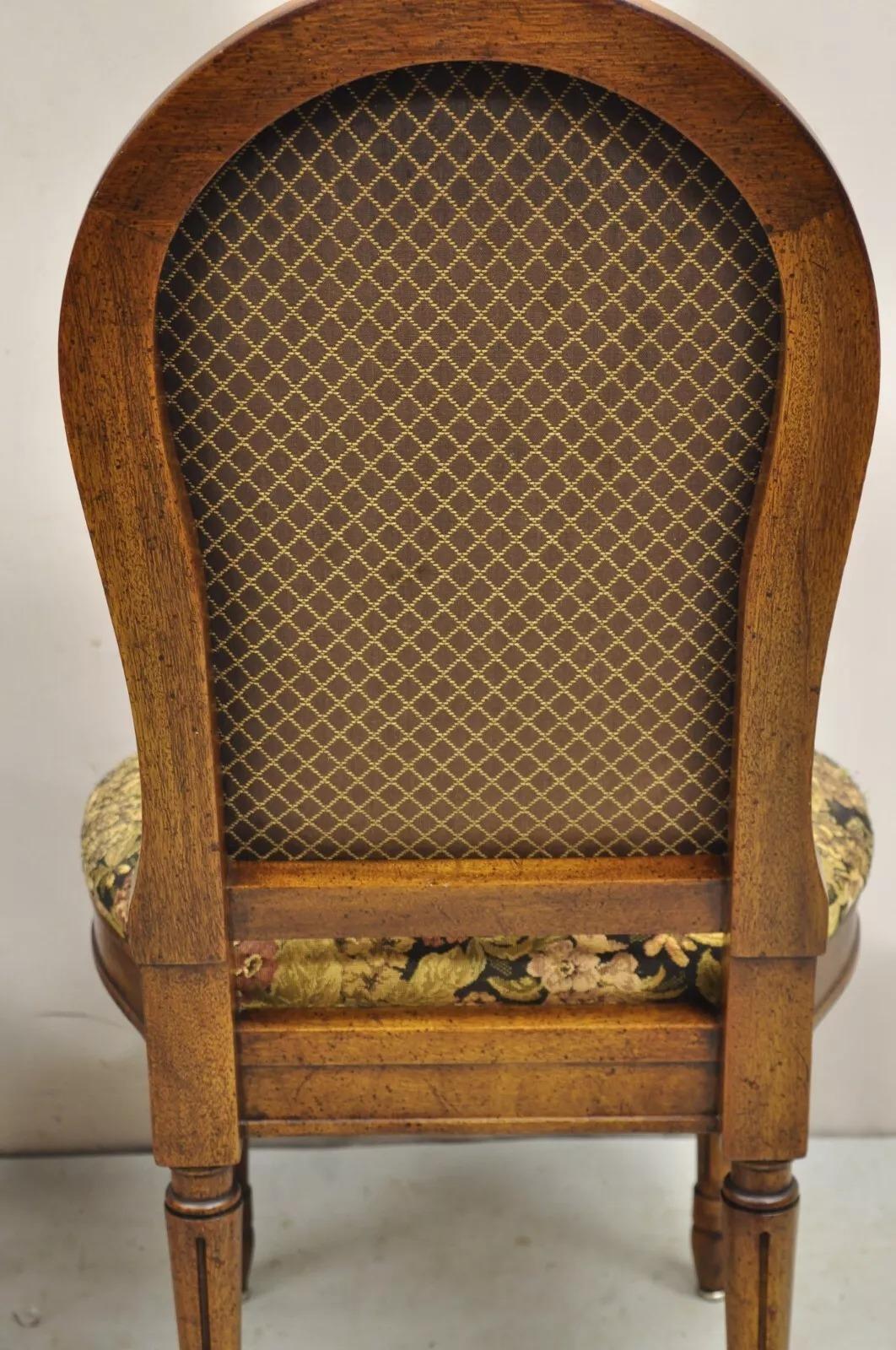 Sedie laterali imbottite in legno di noce stile Luigi XVI, vintage, coppia in vendita 3