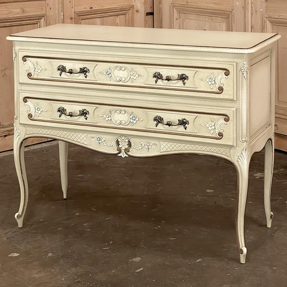 Vintage French Provincial Painted Commode In Good Condition For Sale In Dallas, TX