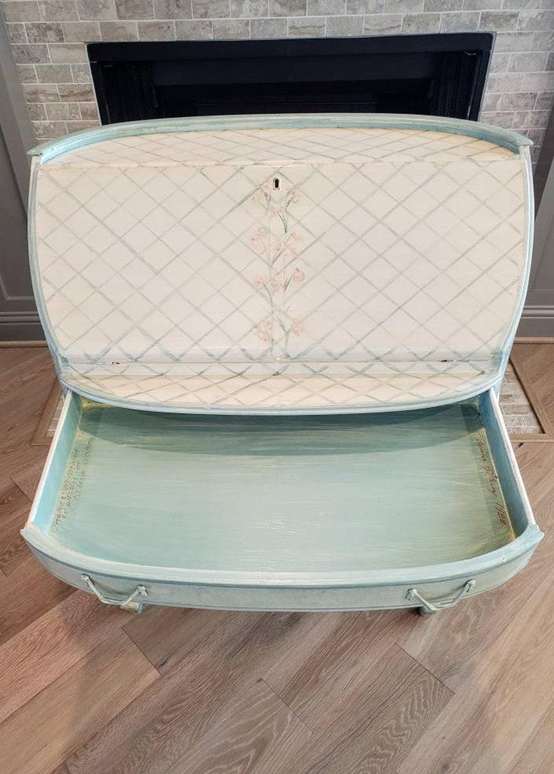 Wood Vintage French Provincial Petit-Bureau de Dame
