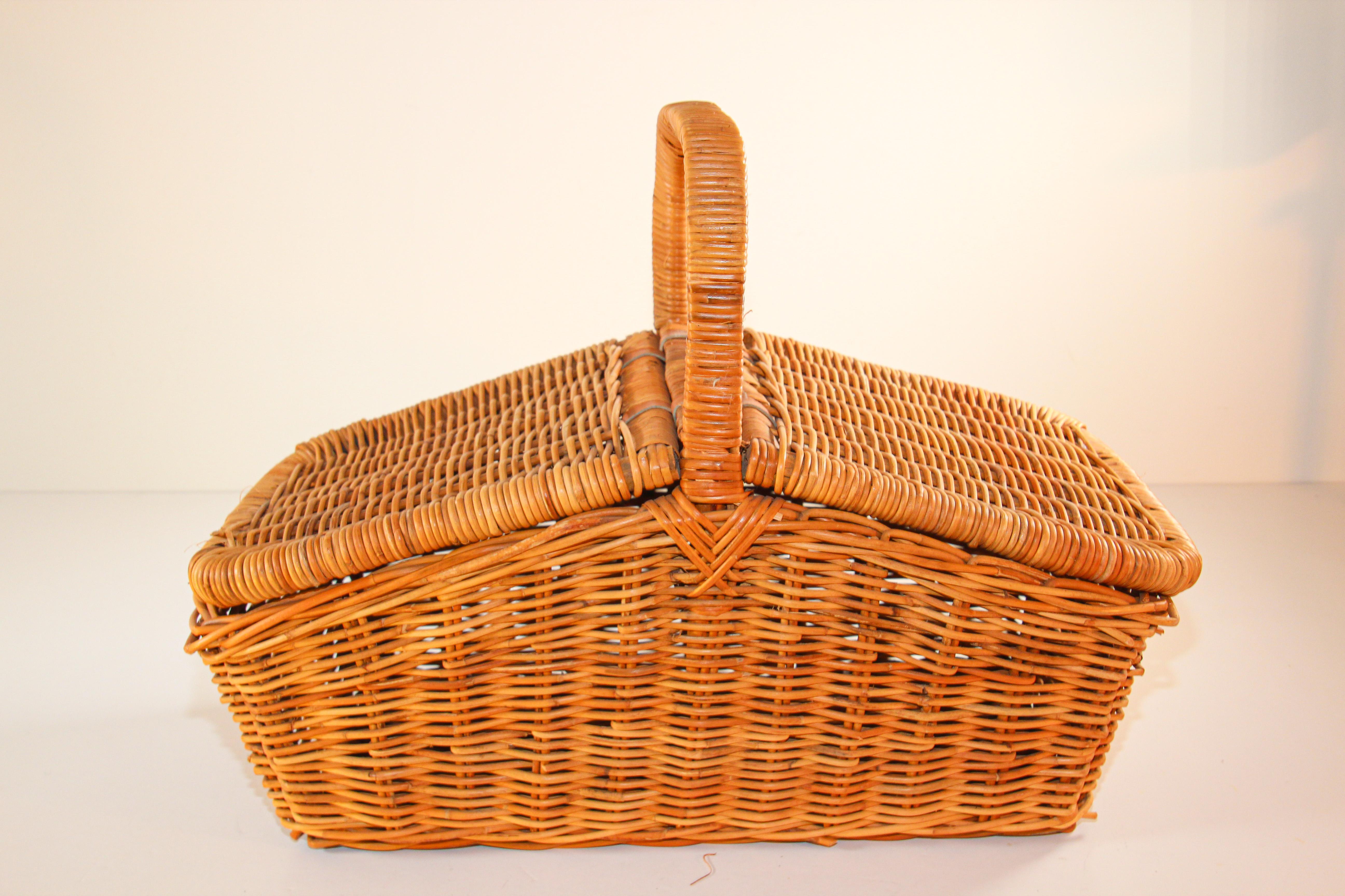 Vintage French Provincial Rattan Lidded Handled Basket For Sale 8
