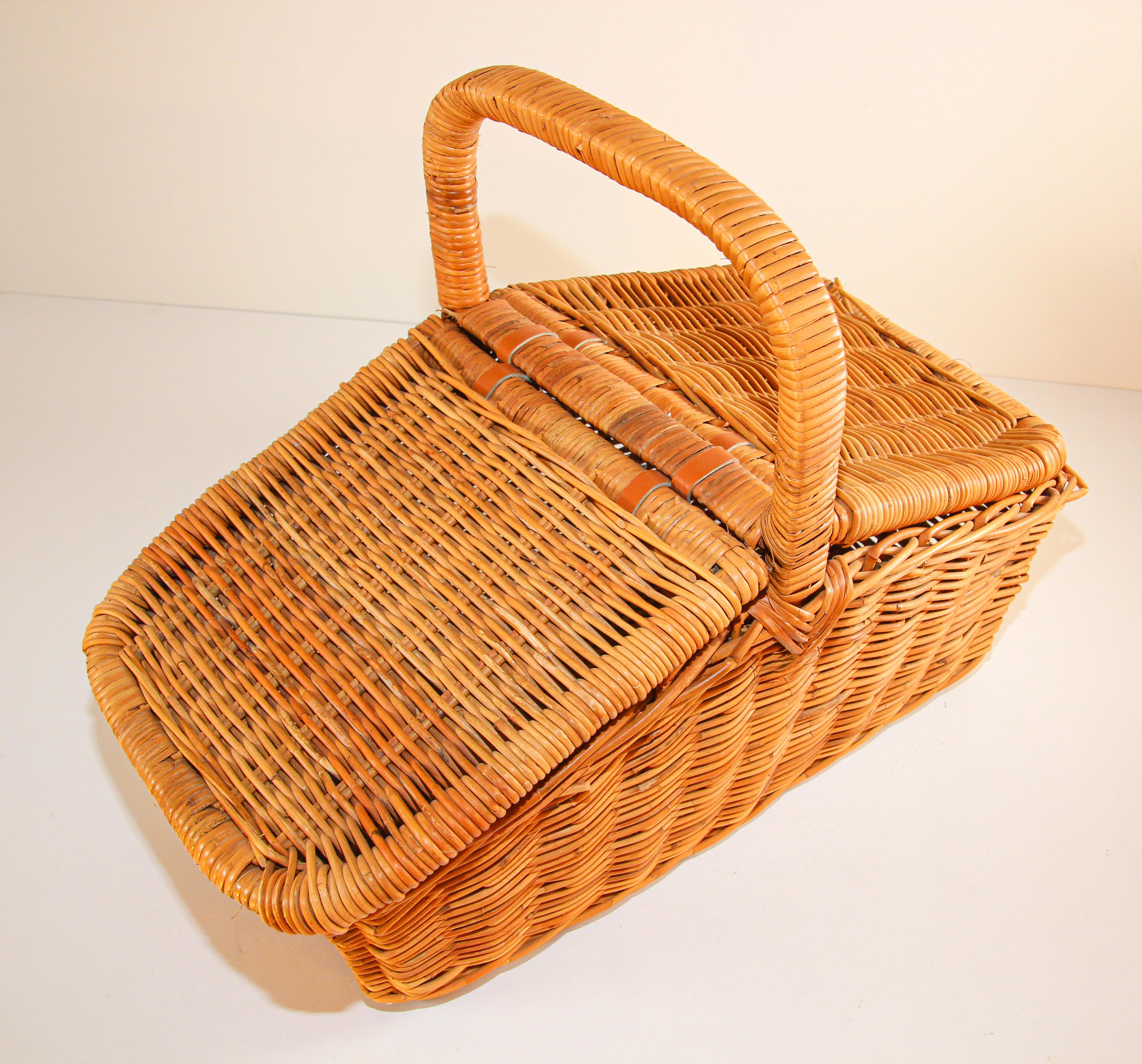 Hand-Woven Vintage French Provincial Rattan Lidded Handled Basket For Sale