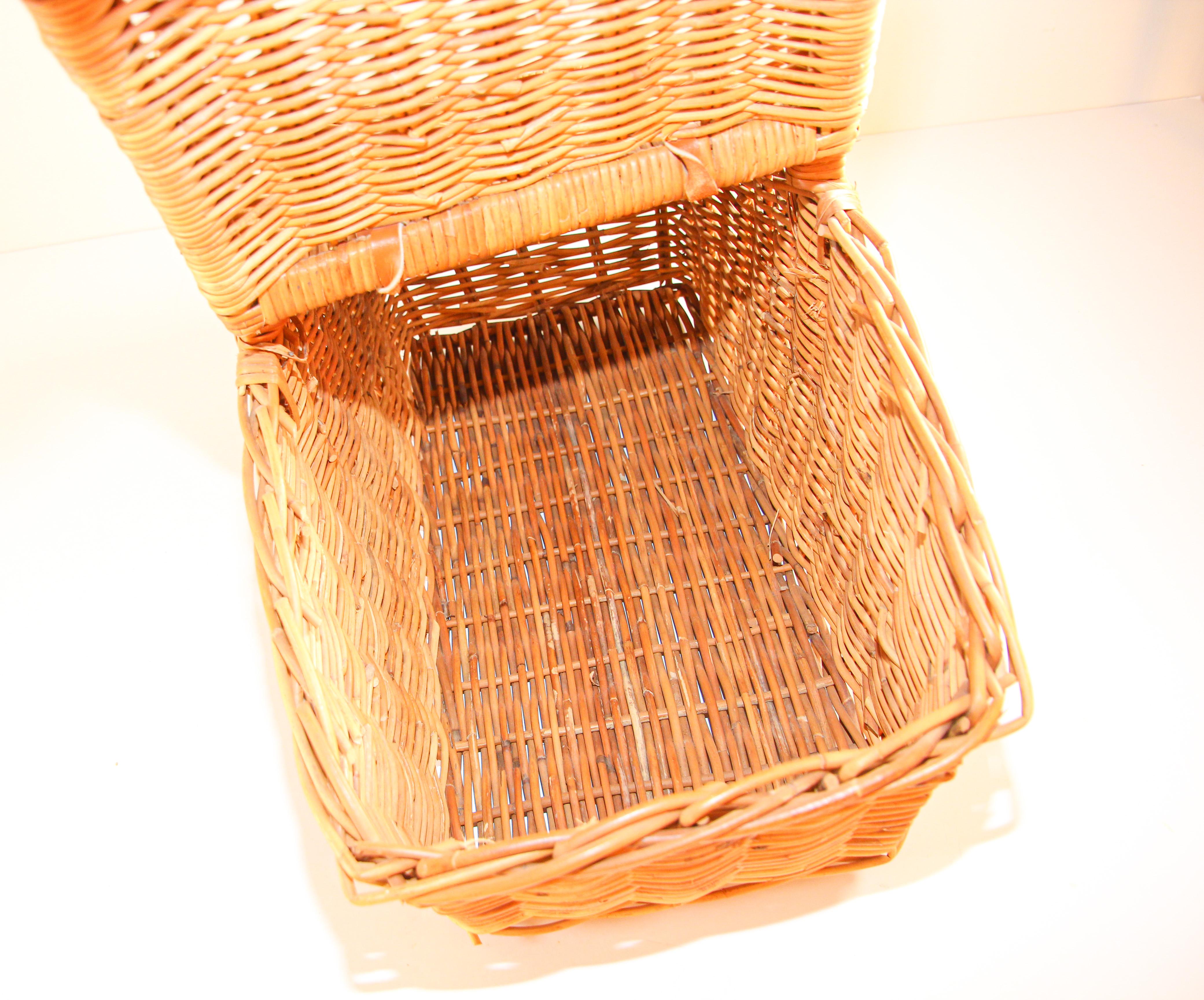 Vintage French Provincial Rattan Lidded Handled Basket For Sale 2