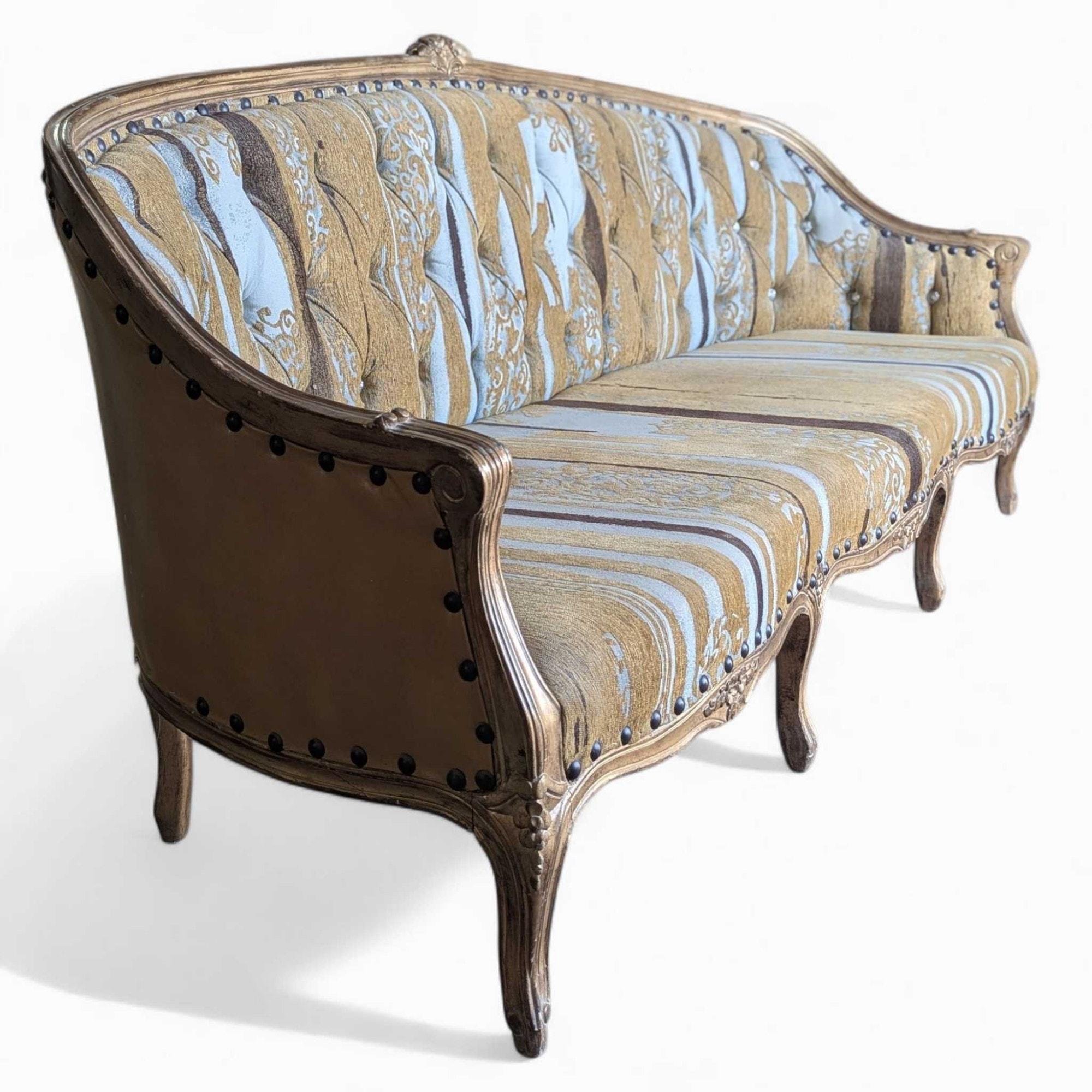 Vintage French Provincial Rococo Revival Settee, Circa 1950s, Tufted Back In condizioni buone in vendita a Rancho Cucamonga, CA