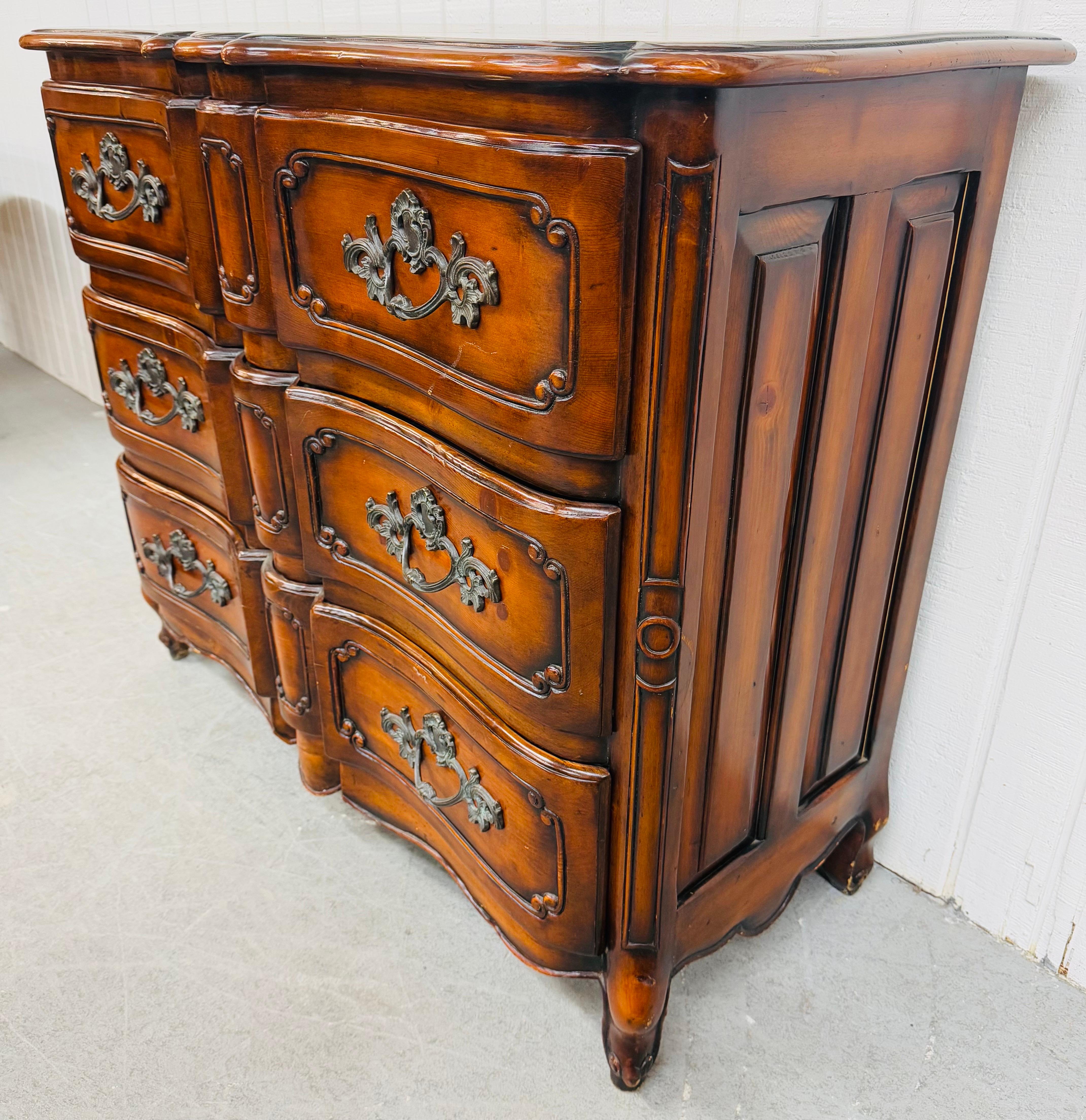 Vintage French Provincial Style 3-Schublade Bachelor Chest (Französische Provence) im Angebot