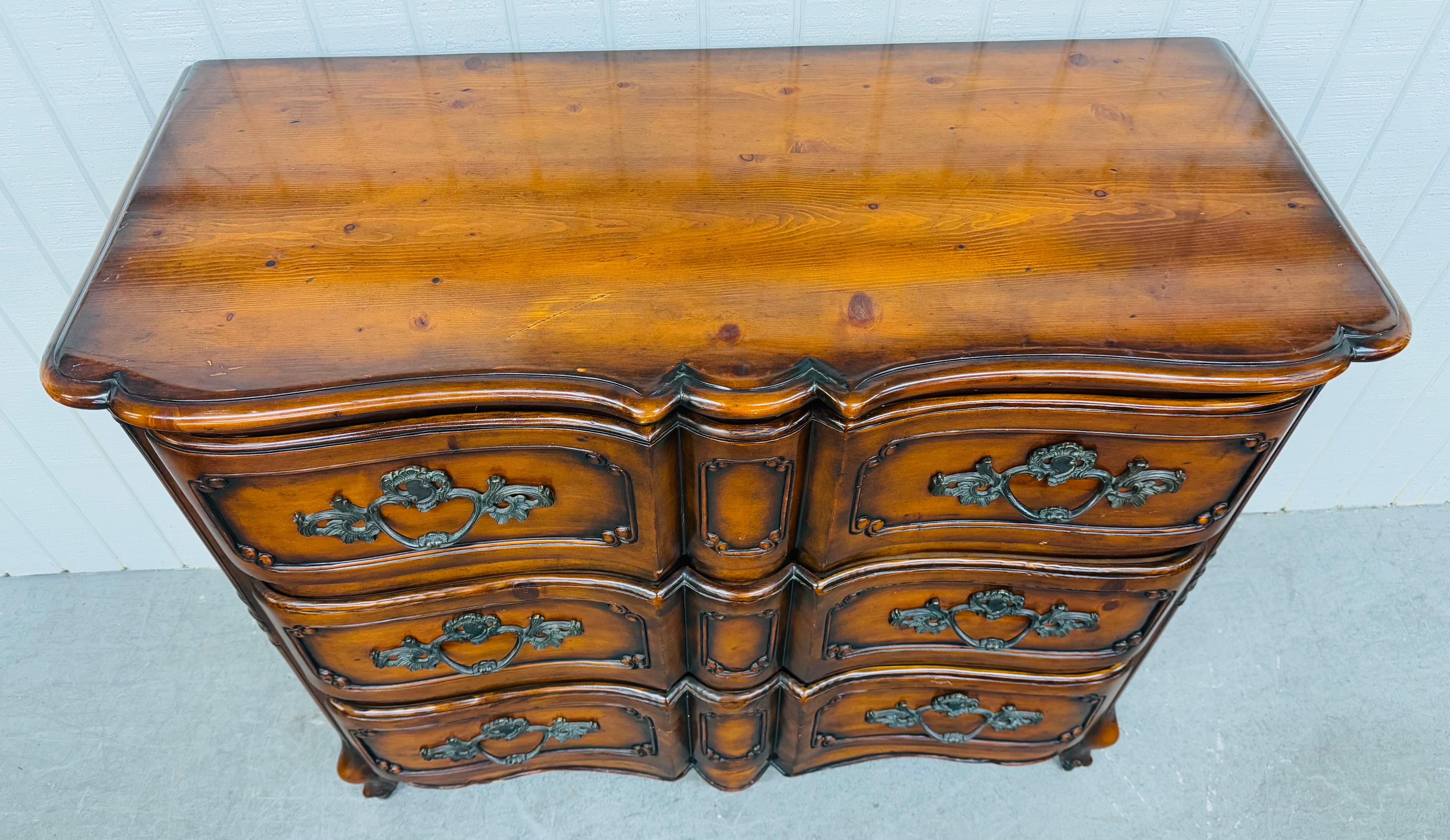 Vintage French Provincial Style 3-Schublade Bachelor Chest im Zustand „Gut“ im Angebot in Clarksboro, NJ