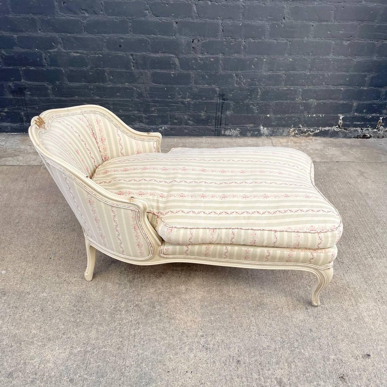American Vintage French Provincial Style Chaise Lounge Chair For Sale