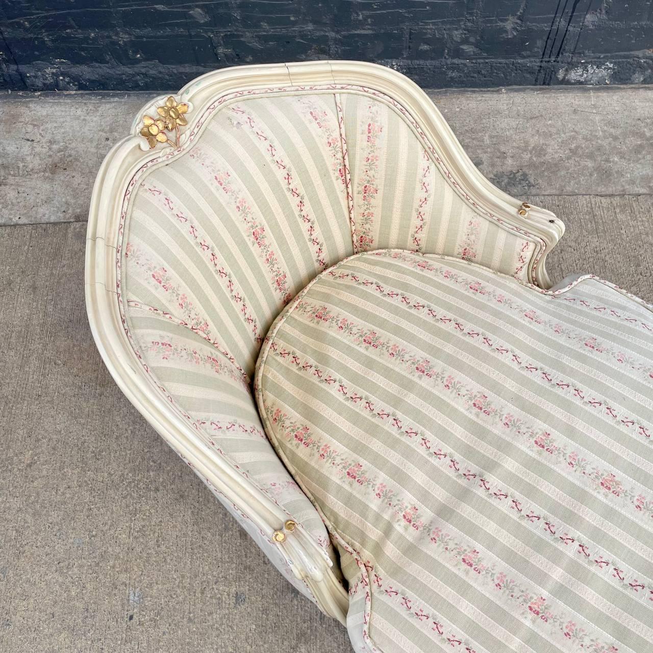 Vintage French Provincial Style Chaise Lounge Chair In Good Condition For Sale In Los Angeles, CA
