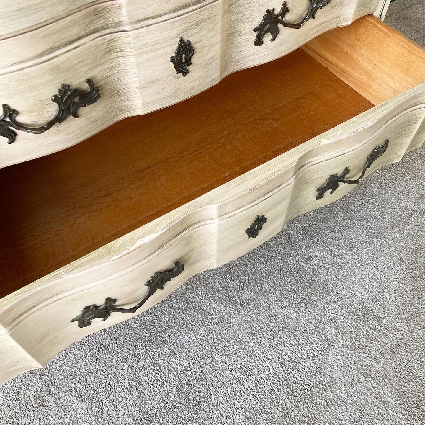 Vintage French Provincial Style Chest of Drawers by John Widdicomb In Good Condition In Delray Beach, FL