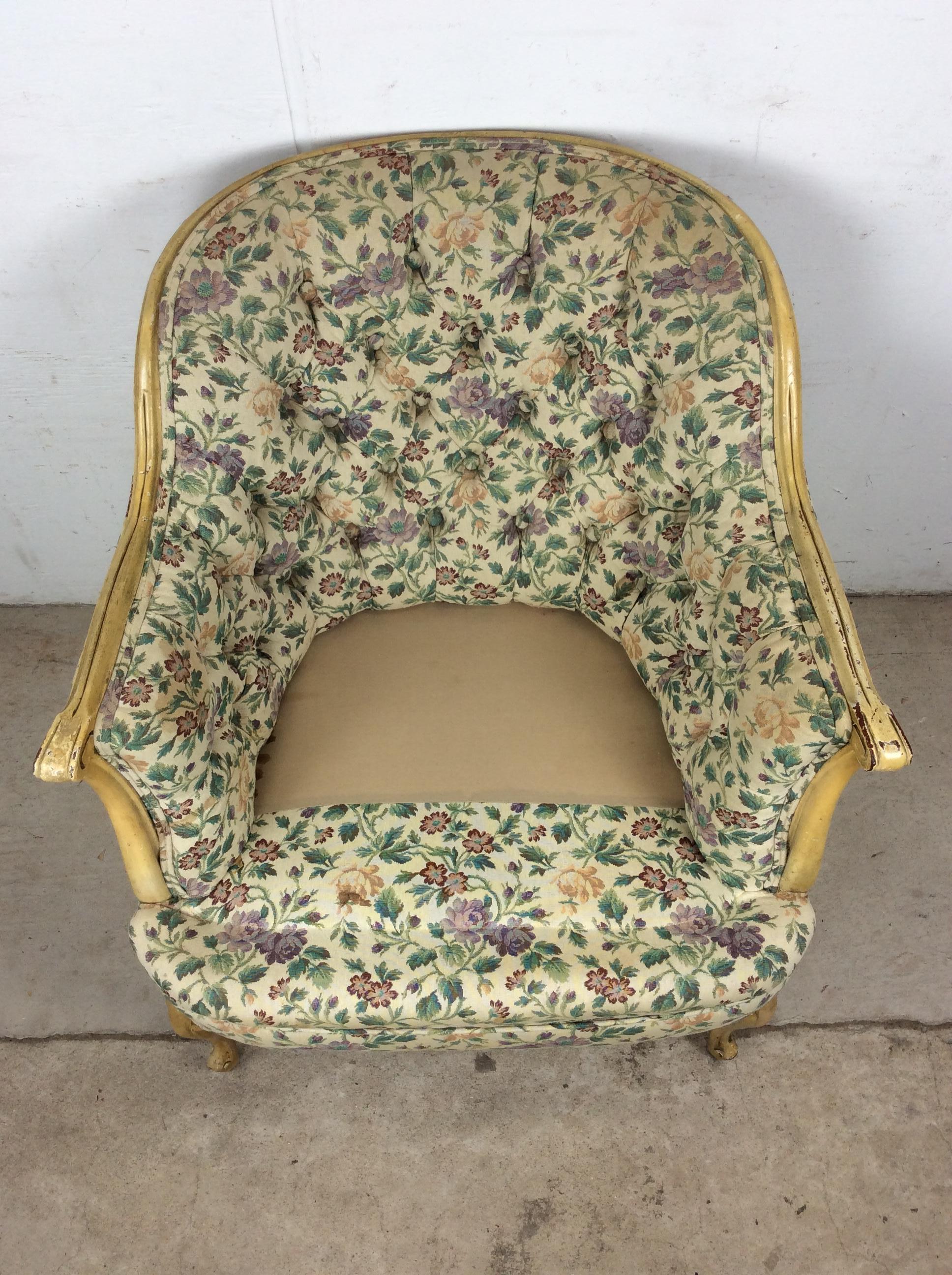 Vintage French Provincial Style Clubsessel mit getufteter Rückenlehne im Angebot 3