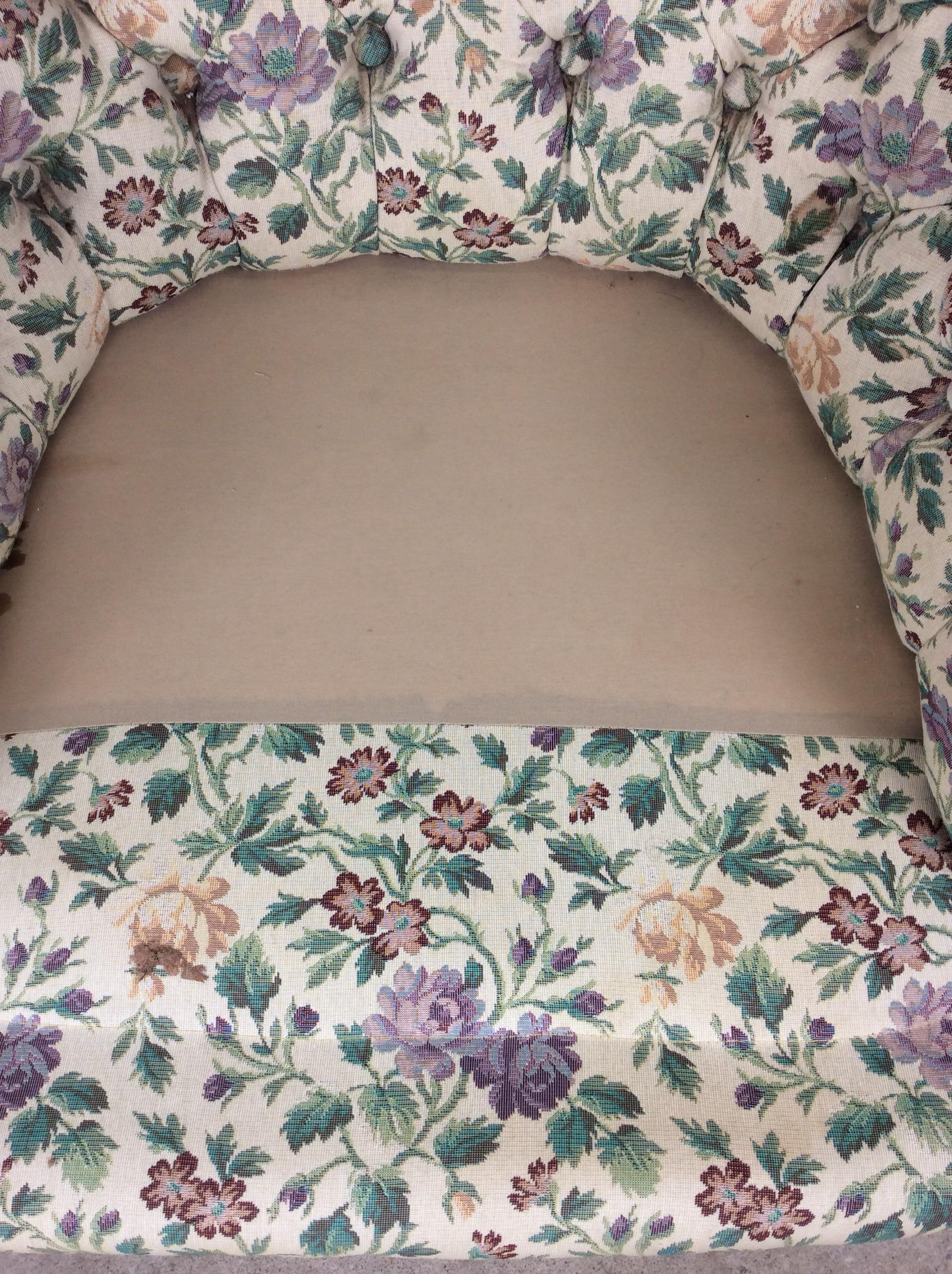 Vintage French Provincial Style Clubsessel mit getufteter Rückenlehne im Angebot 4