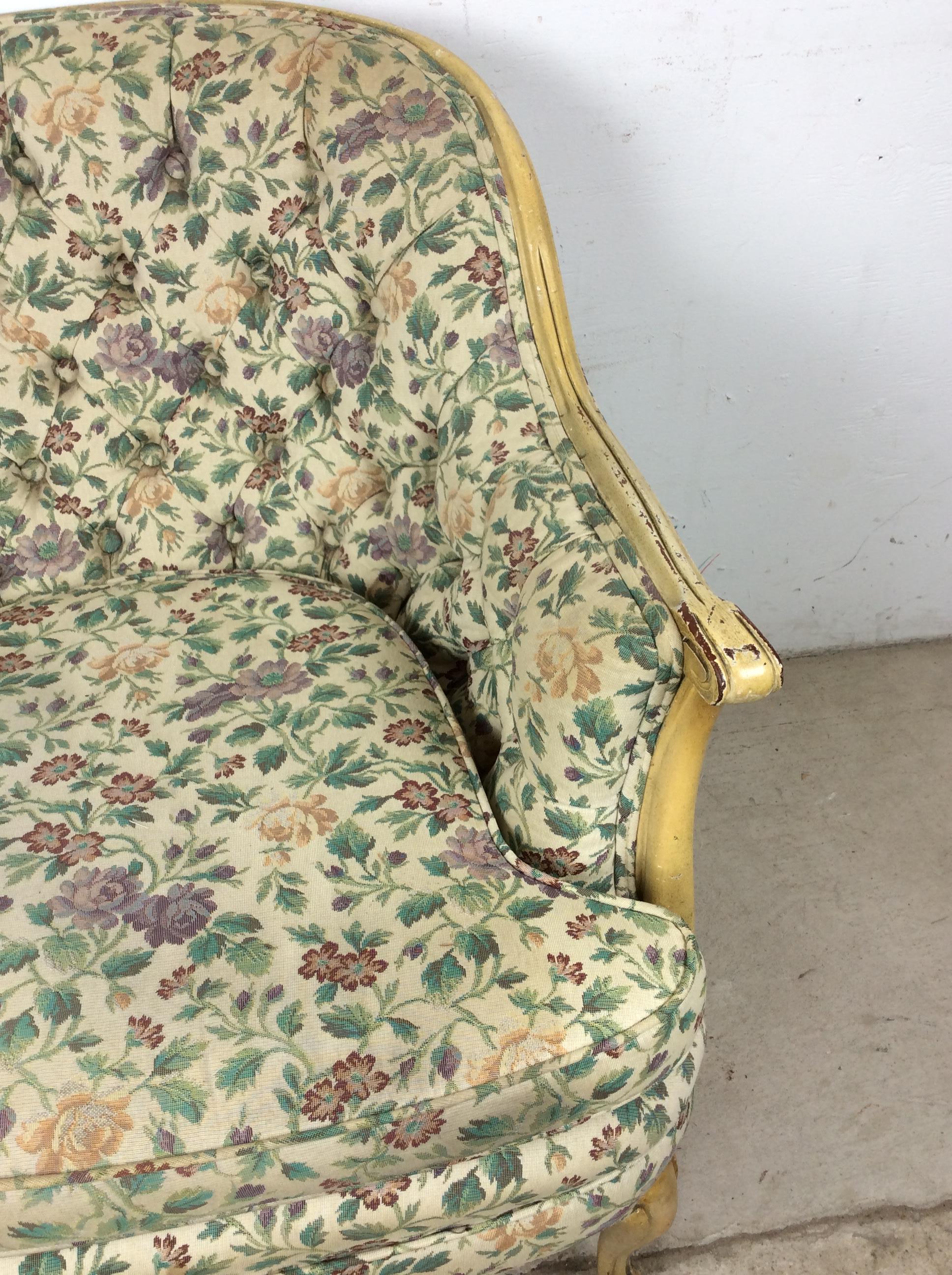 Vintage French Provincial Style Clubsessel mit getufteter Rückenlehne (Französische Provence) im Angebot