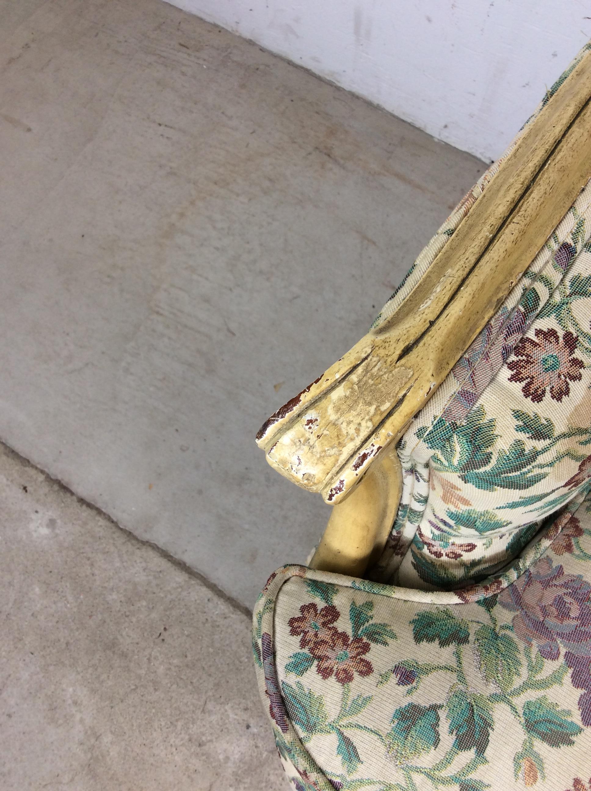 Vintage French Provincial Style Clubsessel mit getufteter Rückenlehne im Zustand „Gut“ im Angebot in Freehold, NJ