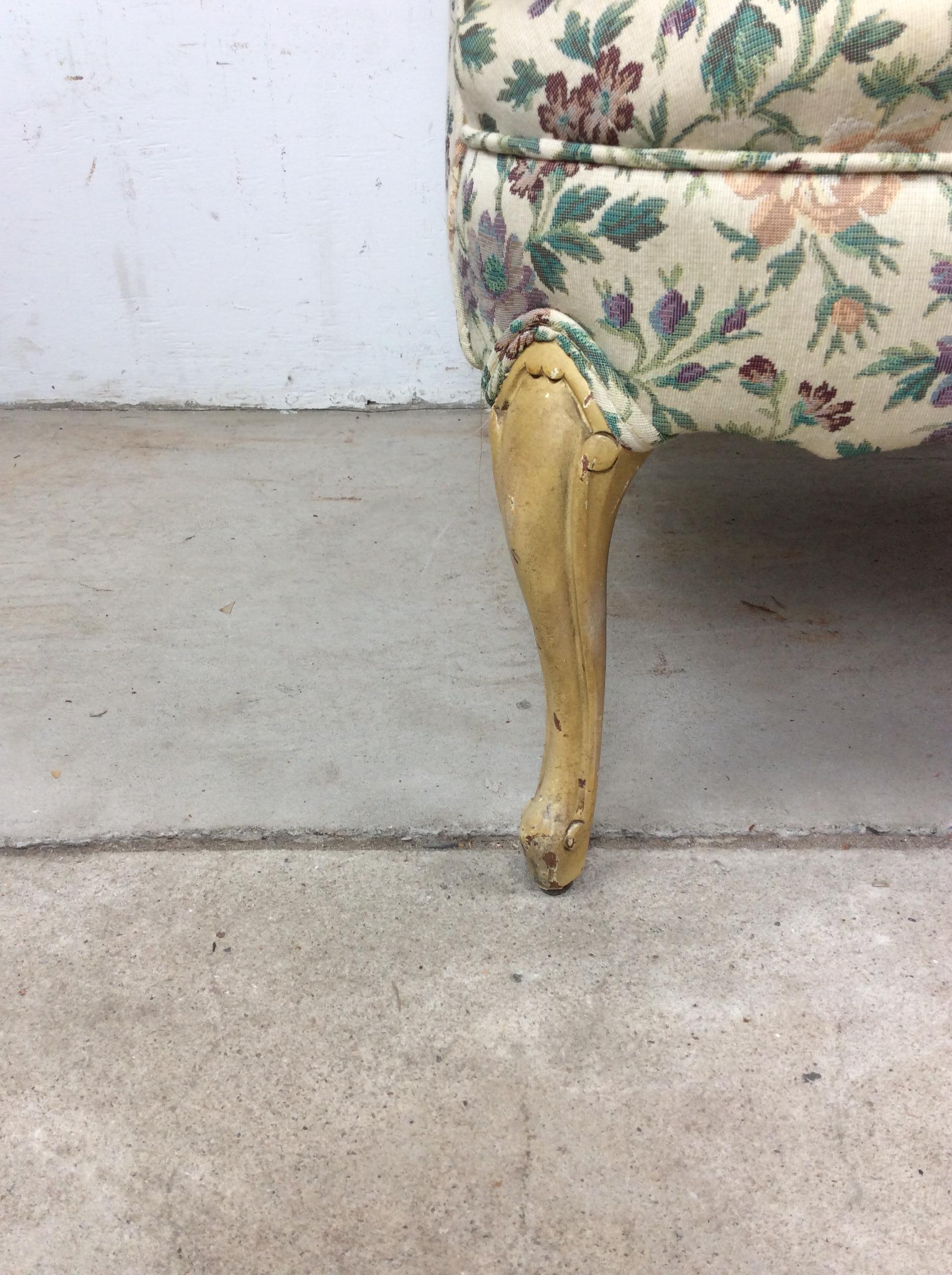 Vintage French Provincial Style Clubsessel mit getufteter Rückenlehne (20. Jahrhundert) im Angebot