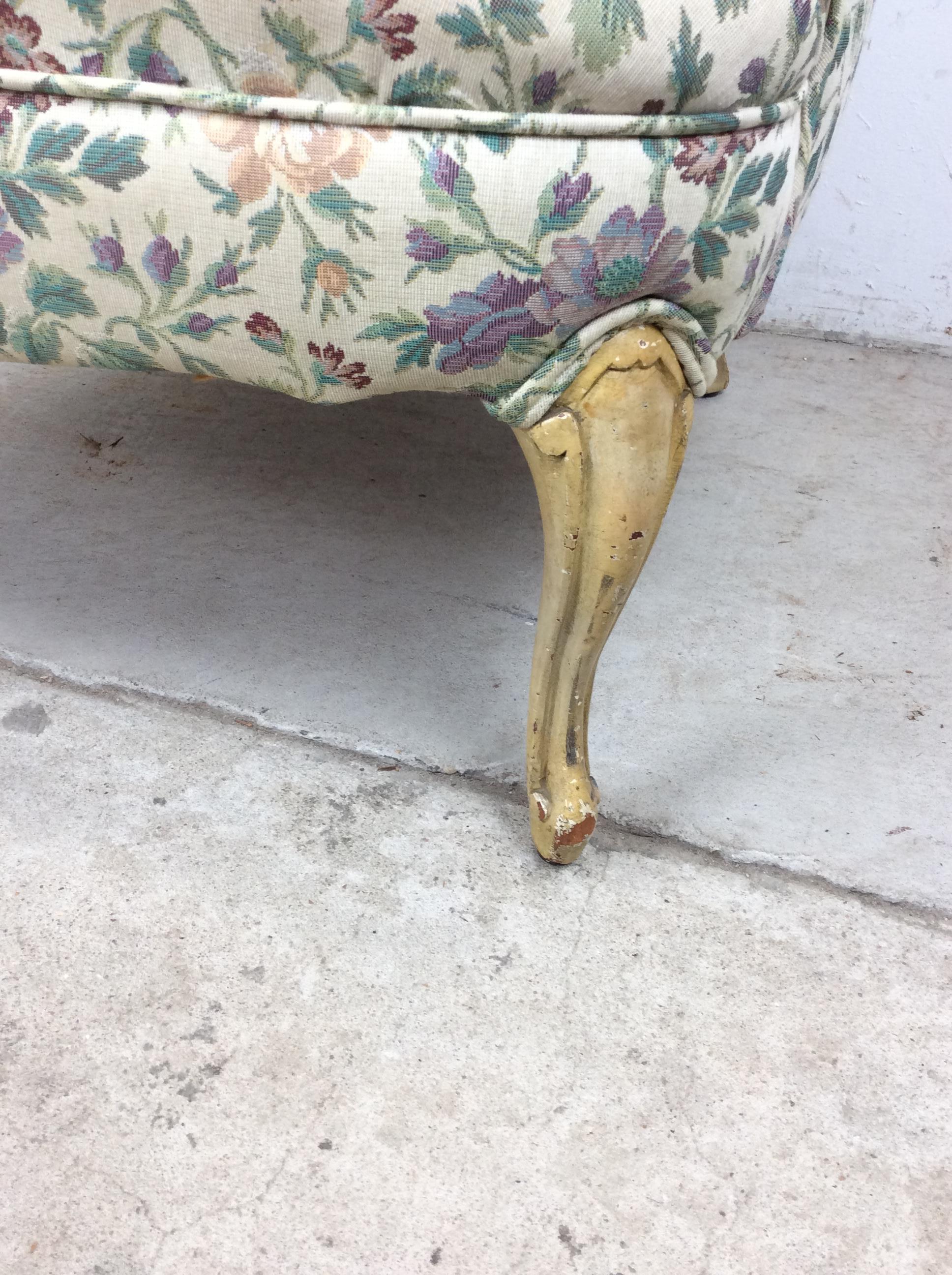 Vintage French Provincial Style Clubsessel mit getufteter Rückenlehne (Polster) im Angebot