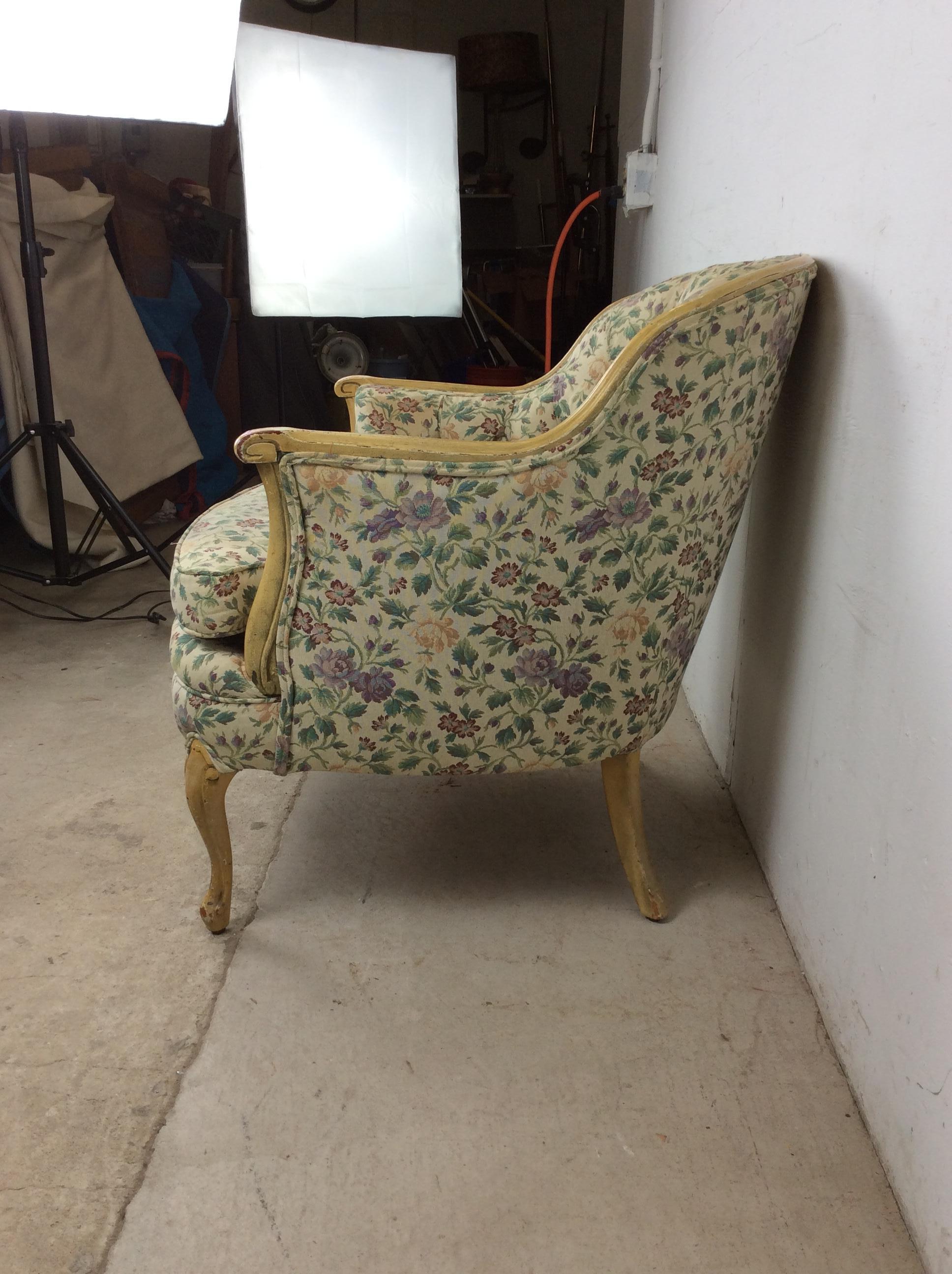 Vintage French Provincial Style Clubsessel mit getufteter Rückenlehne im Angebot 1