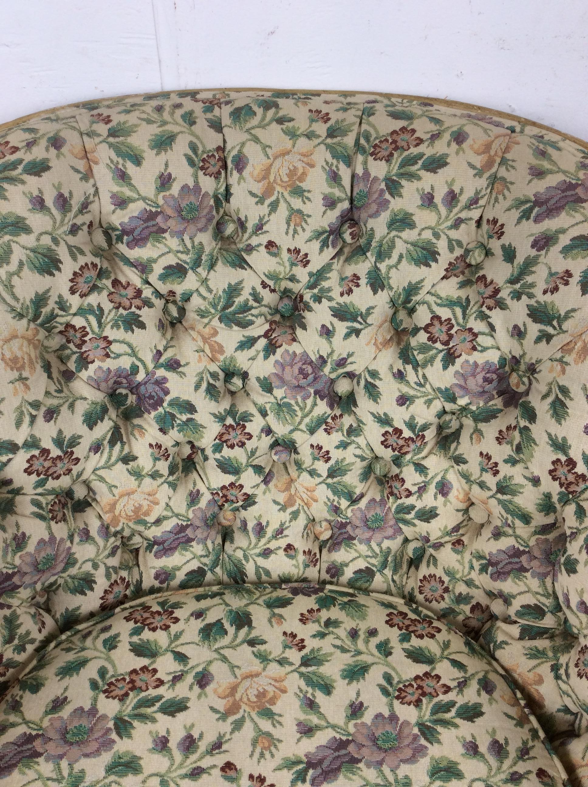 Sedia Club in stile provinciale francese vintage con schienale imbottito In condizioni buone in vendita a Freehold, NJ