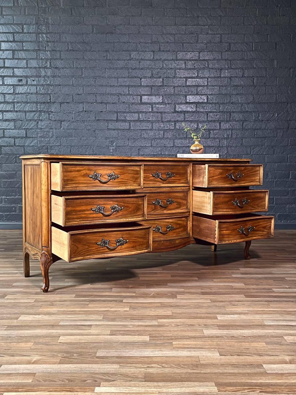 Stile provenzale Cassettone vintage in stile provinciale francese 