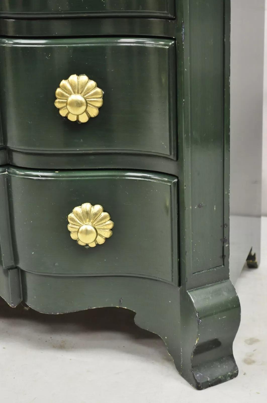 Vintage French Provincial Style Green Lacquer 3 Drawer Nightstand by Roundtree For Sale 3