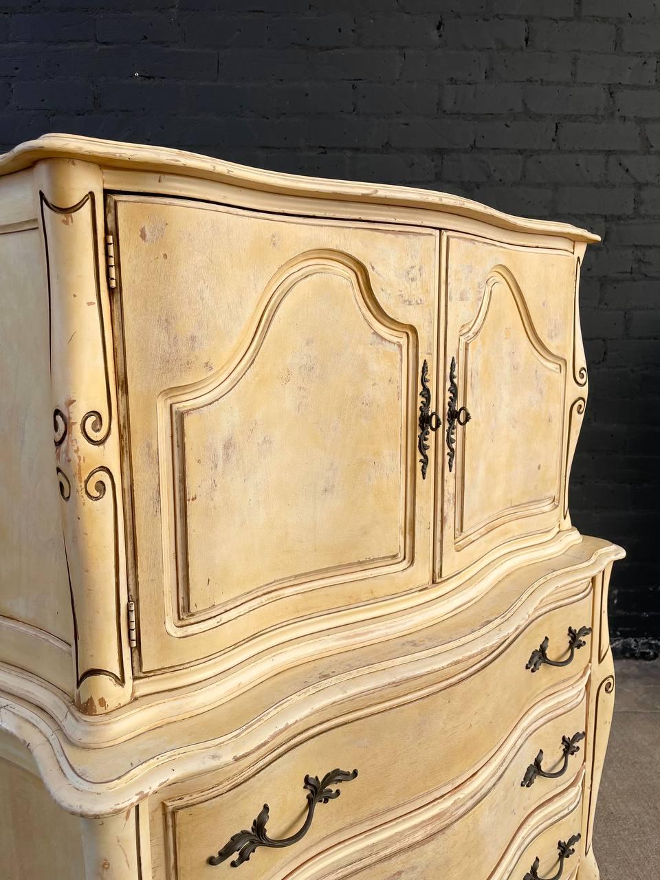 Vintage French Provincial Style Highboy Dresser In Good Condition For Sale In Los Angeles, CA