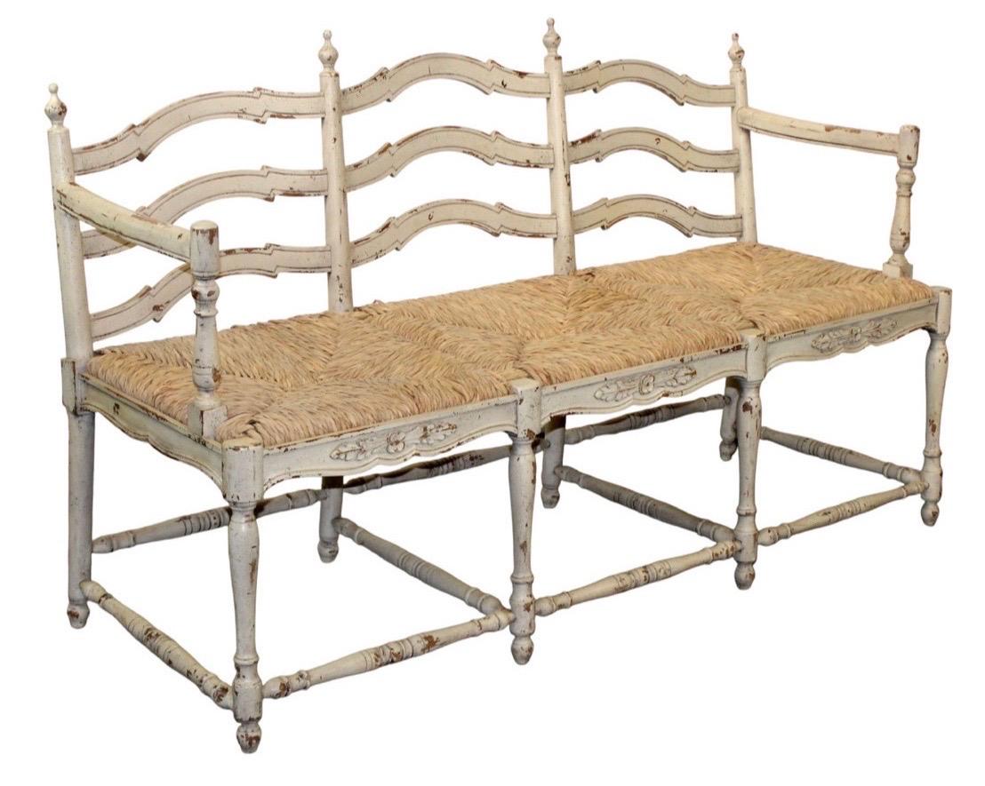 Américain Banc à dossier en échelle de style provincial français vintage Siège en jonc peint