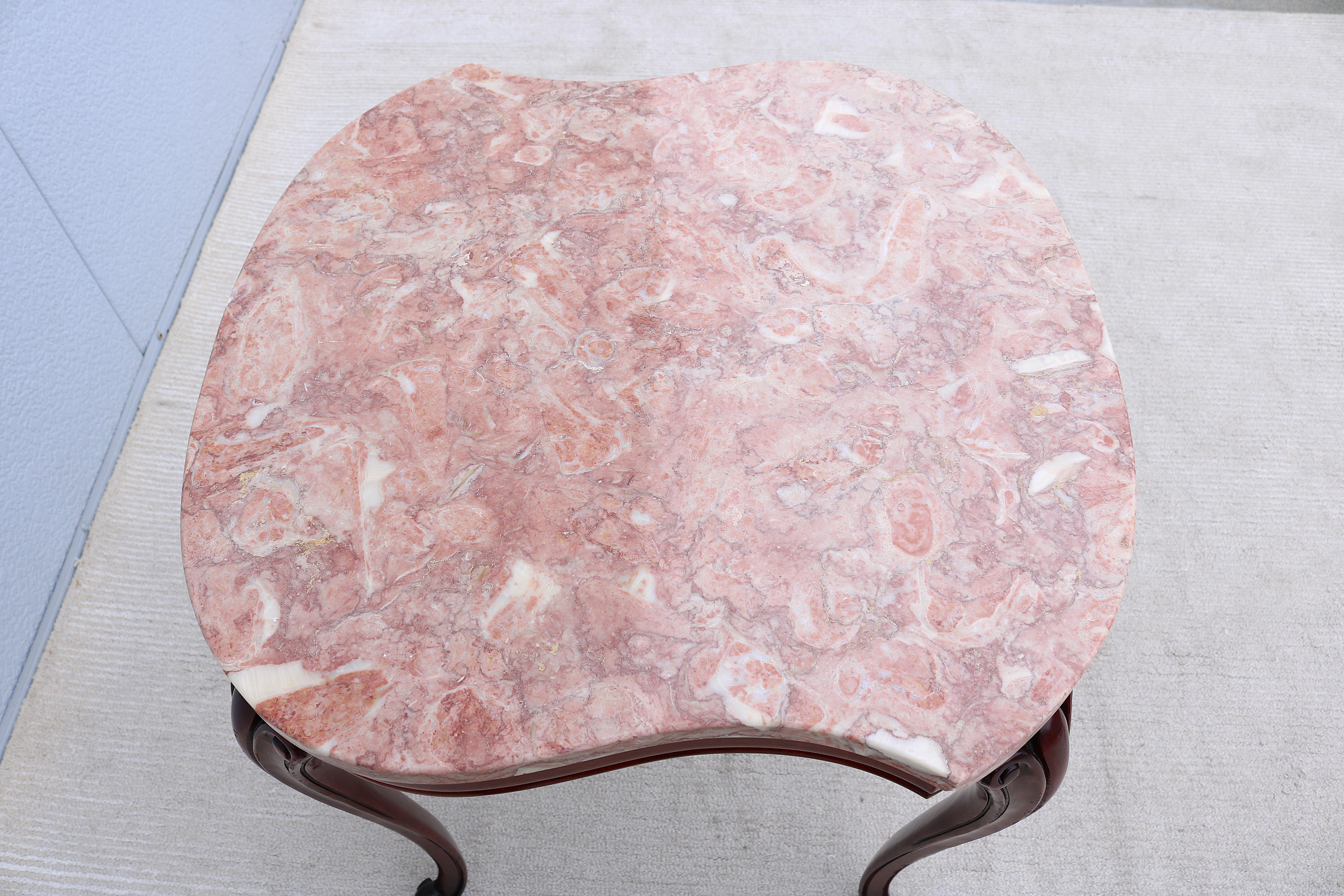 Tavolino alto in stile provinciale francese vintage in mogano e marmo rosa in vendita 7